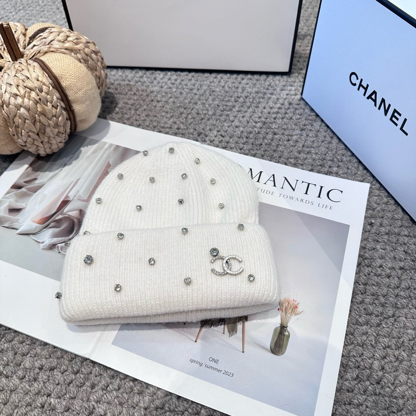  Chanel官网品质香奈儿秋冬网红时尚博主推荐款毛线帽，小红书爆款，手感超柔软舒适的针织线帽，弹性极佳