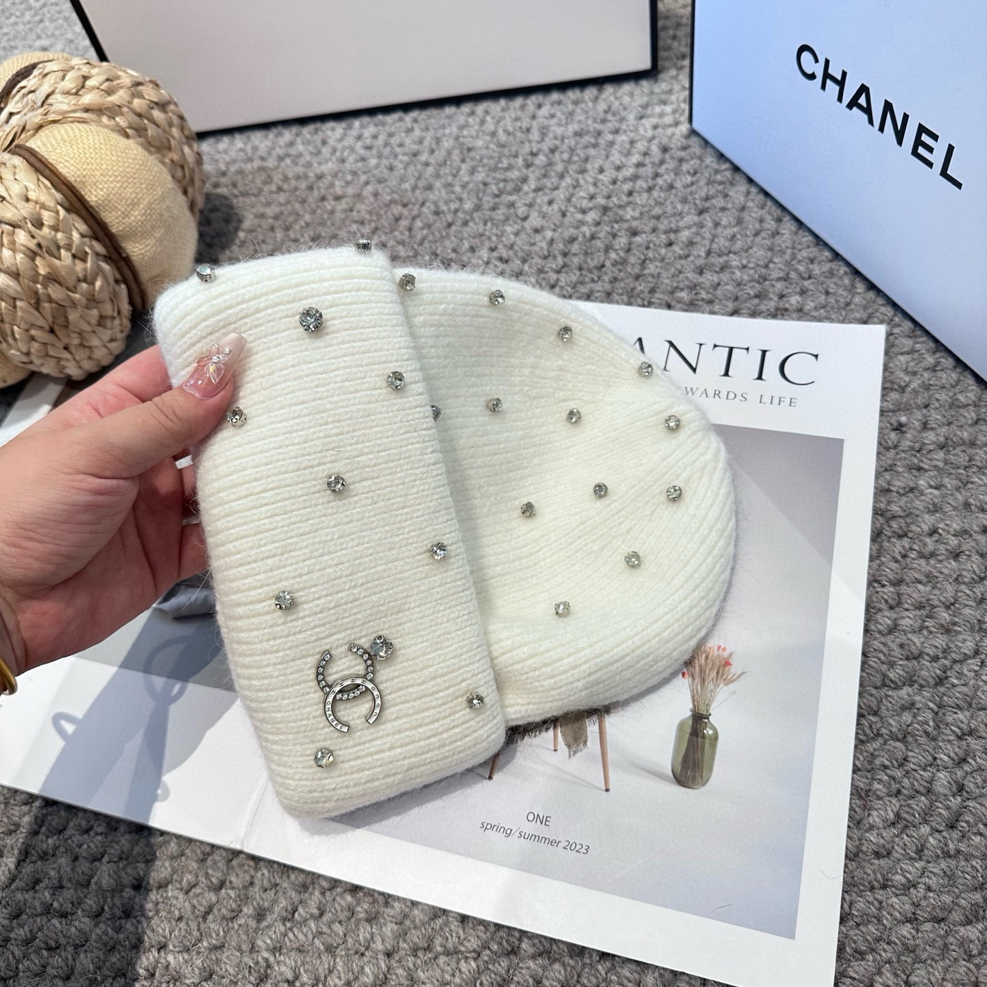  Chanel官网品质香奈儿秋冬网红时尚博主推荐款毛线帽，小红书爆款，手感超柔软舒适的针织线帽，弹性极佳