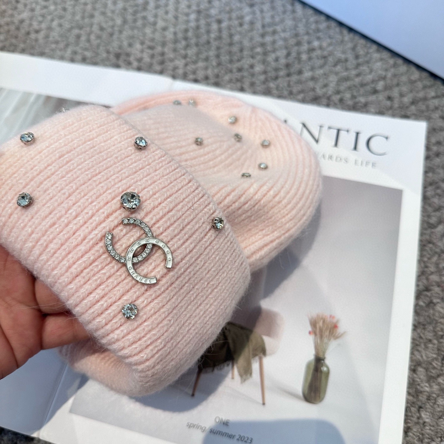  Chanel官网品质香奈儿秋冬网红时尚博主推荐款毛线帽，小红书爆款，手感超柔软舒适的针织线帽，弹性极佳