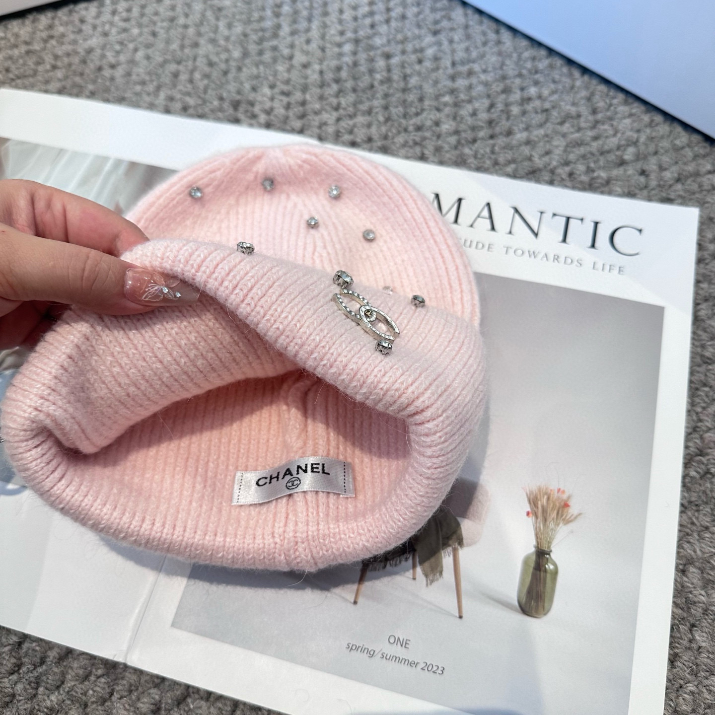  Chanel官网品质香奈儿秋冬网红时尚博主推荐款毛线帽，小红书爆款，手感超柔软舒适的针织线帽，弹性极佳