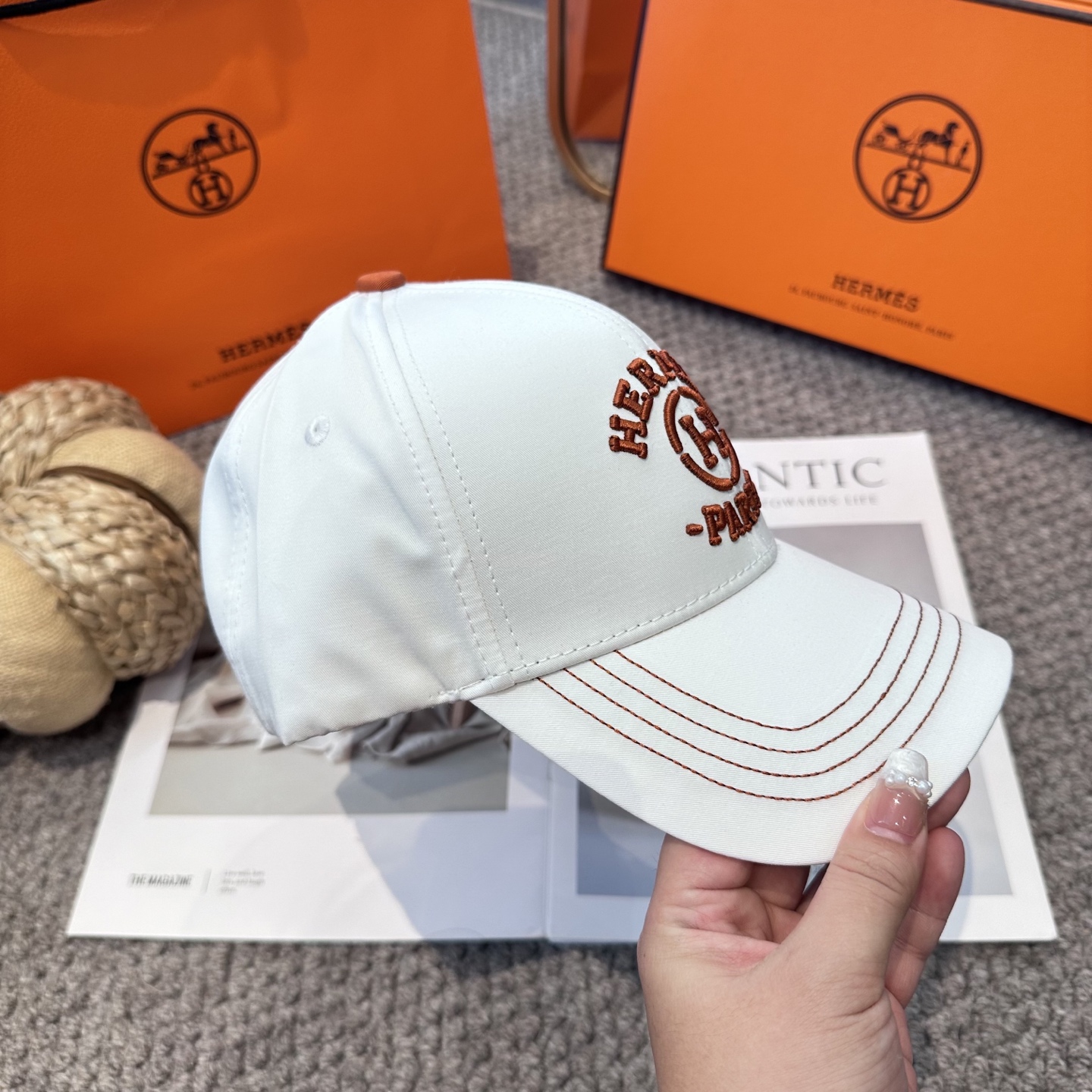  HERMÈS (爱马仕)最新款原单棒球帽 正品开模订制，做工细致，时尚帅气质量超赞！