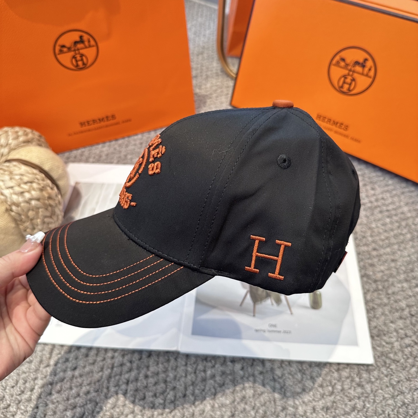  HERMÈS (爱马仕)最新款原单棒球帽 正品开模订制，做工细致，时尚帅气质量超赞！