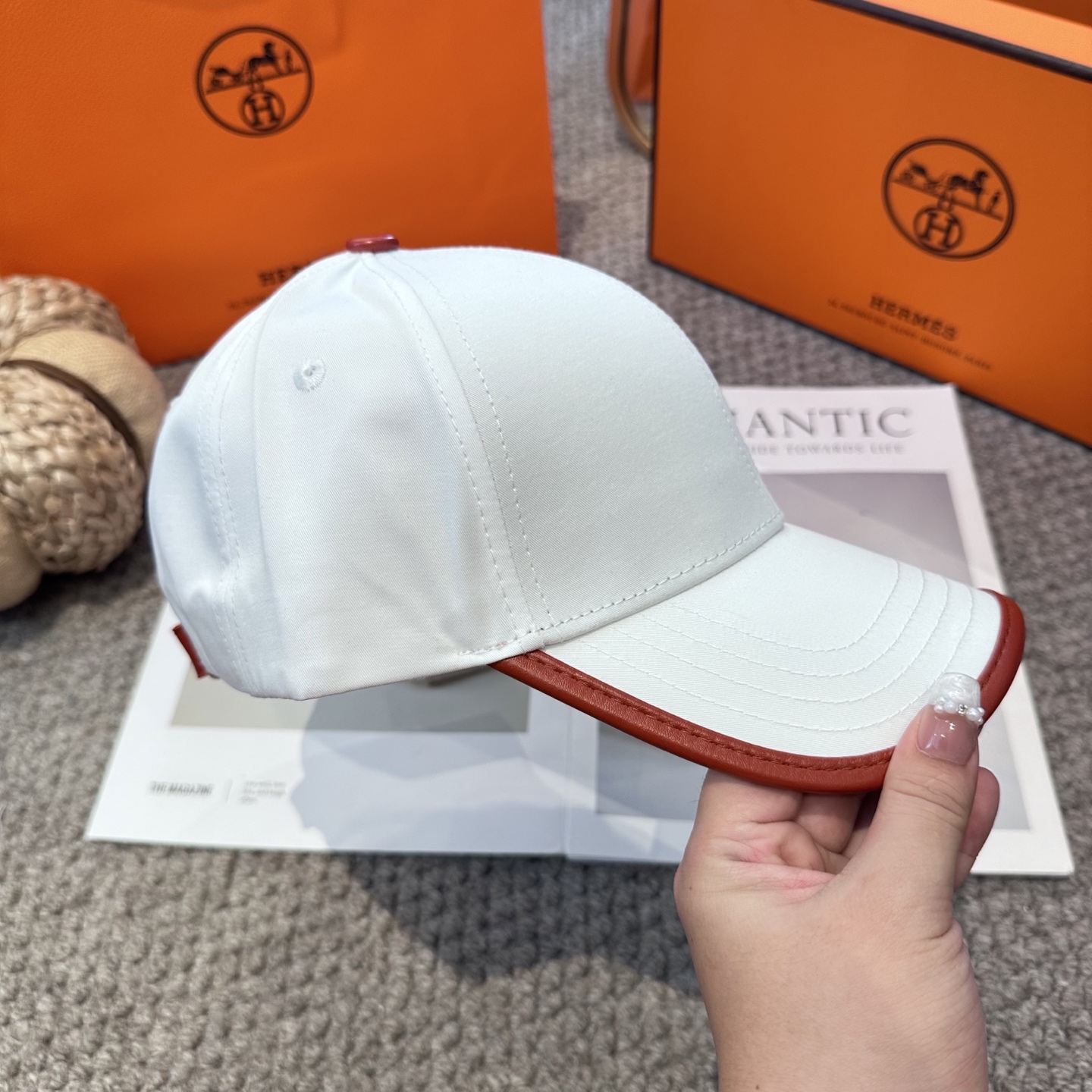  HERMÈS (爱马仕)最新款原单棒球帽 正品开模订制，做工细致，时尚帅气质量超赞！