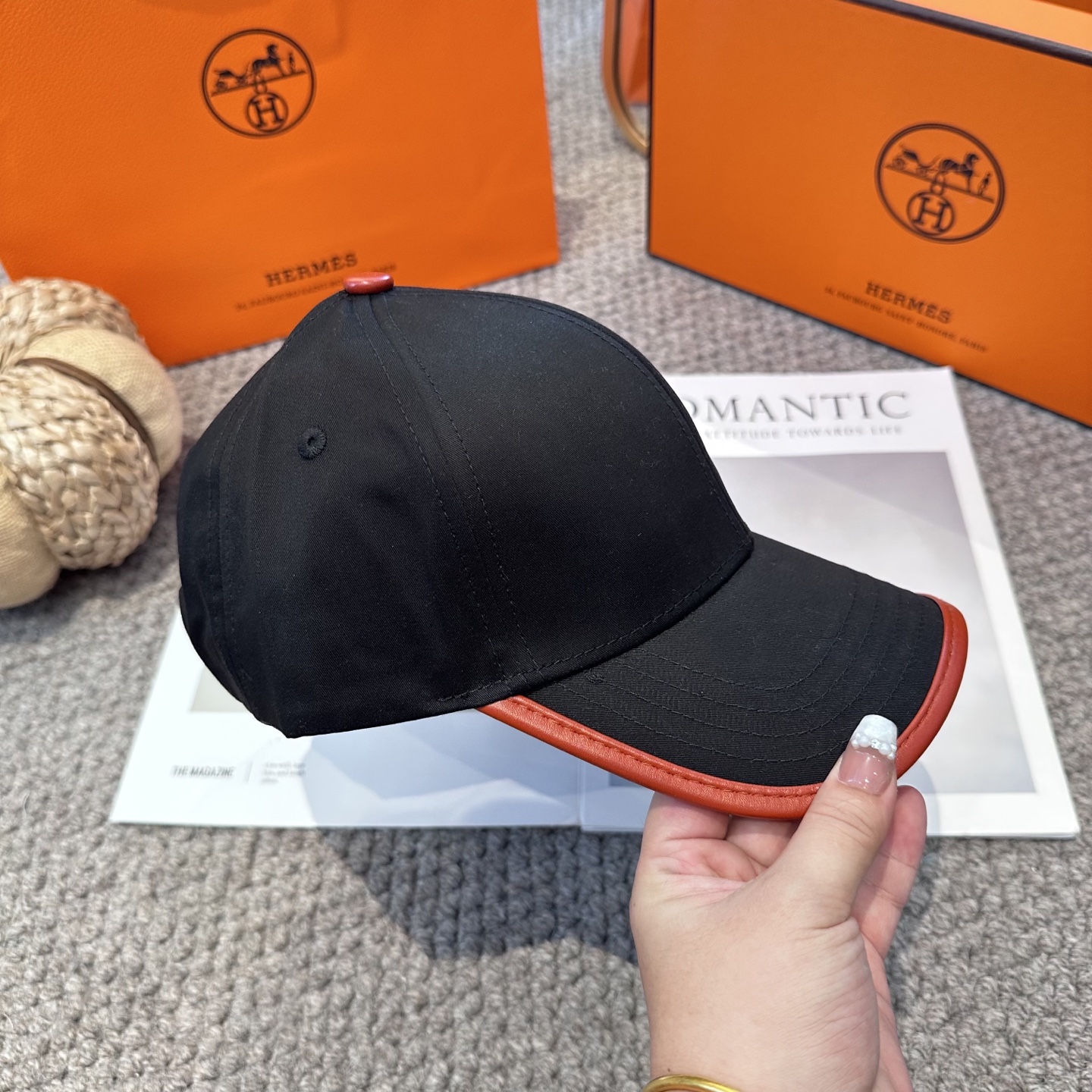  HERMÈS (爱马仕)最新款原单棒球帽 正品开模订制，做工细致，时尚帅气质量超赞！