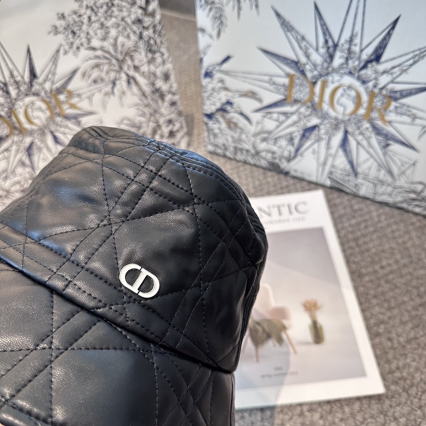 Dior 迪奥 新款原单渔夫帽， 精致純也格调很有感觉，很酷很时尚，质量超赞