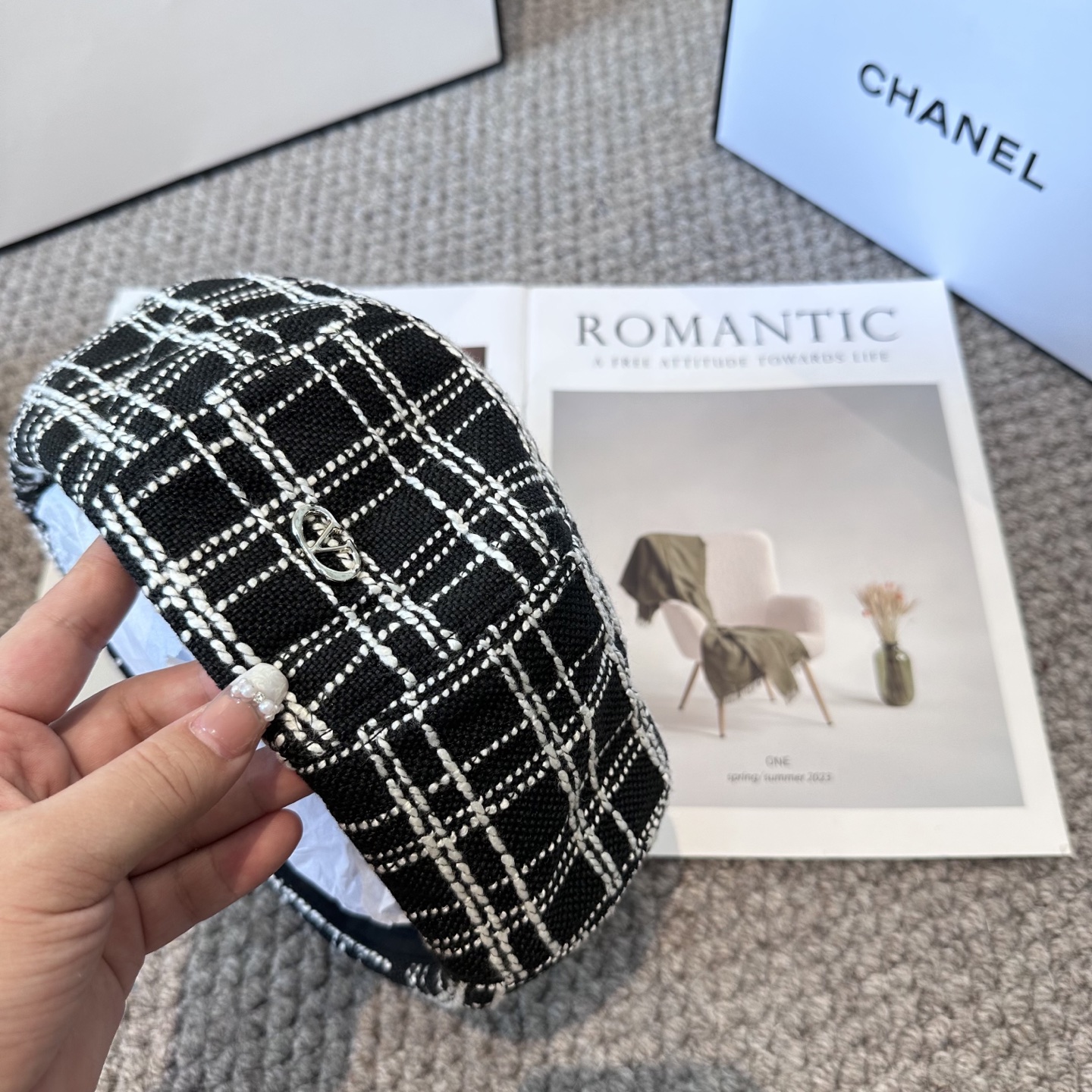 Valentino华伦天奴 简单不失优雅 简约风 新款格纹贝雷帽