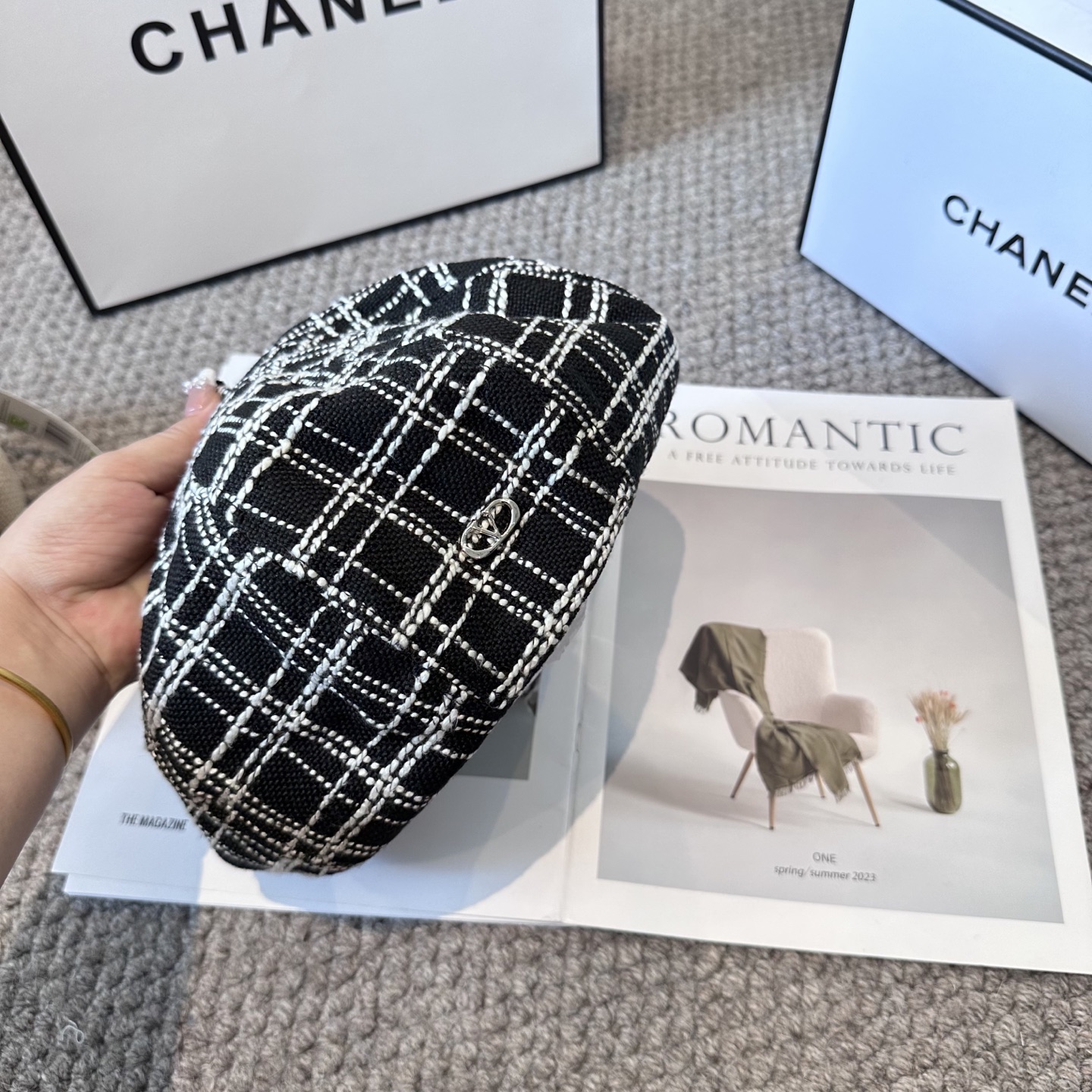 Valentino华伦天奴 简单不失优雅 简约风 新款格纹贝雷帽