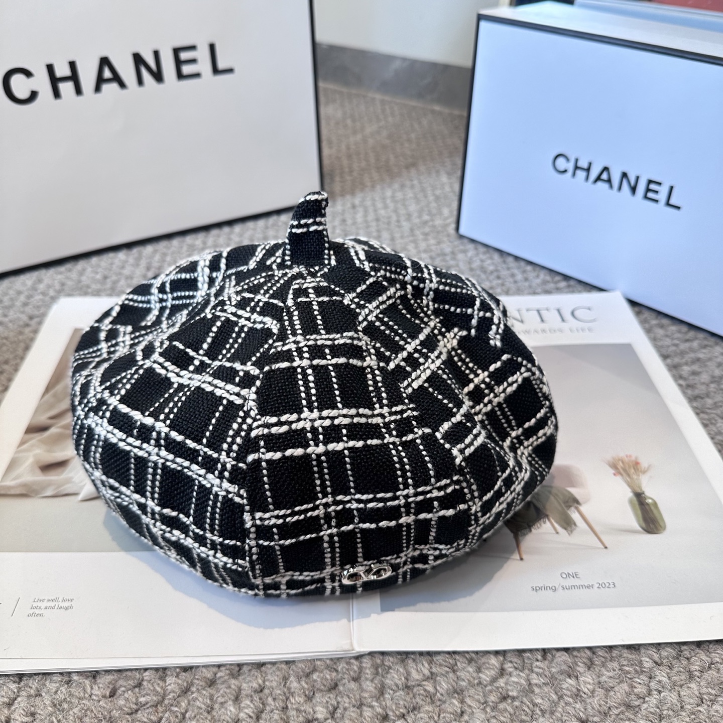 Valentino华伦天奴 简单不失优雅 简约风 新款格纹贝雷帽