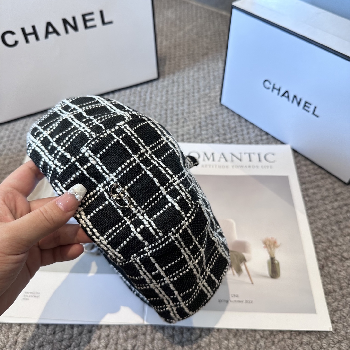 Valentino华伦天奴 简单不失优雅 简约风 新款格纹贝雷帽