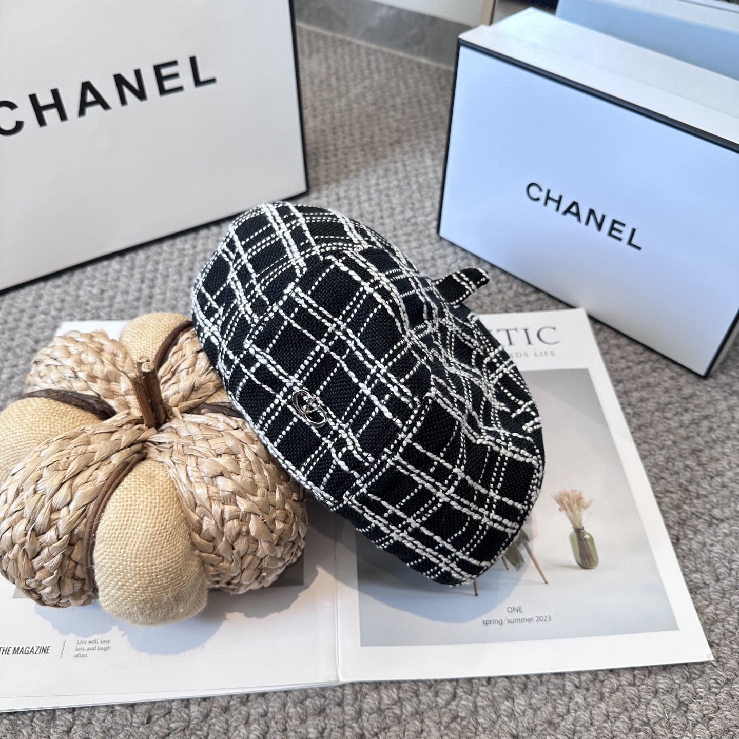 Valentino华伦天奴 简单不失优雅 简约风 新款格纹贝雷帽