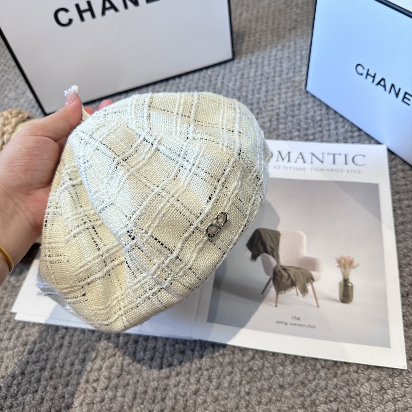 Valentino华伦天奴 简单不失优雅 简约风 新款格纹贝雷帽