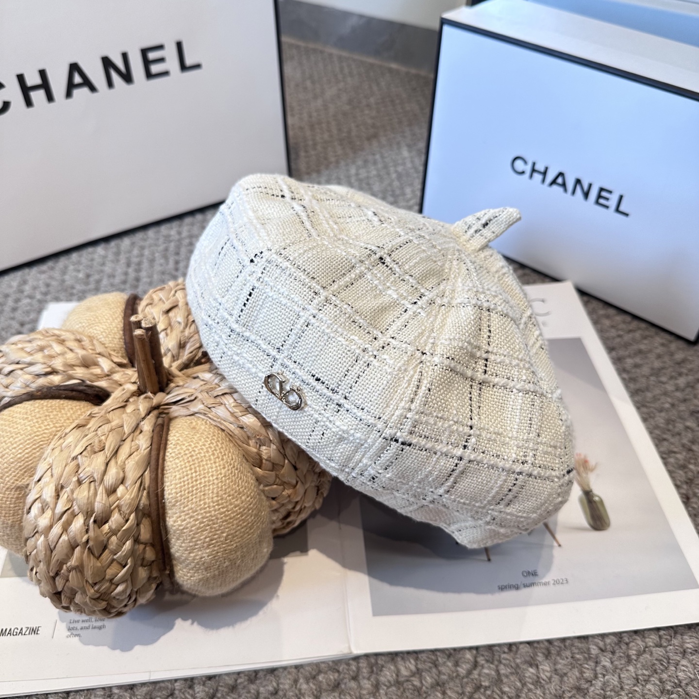 Valentino华伦天奴 简单不失优雅 简约风 新款格纹贝雷帽