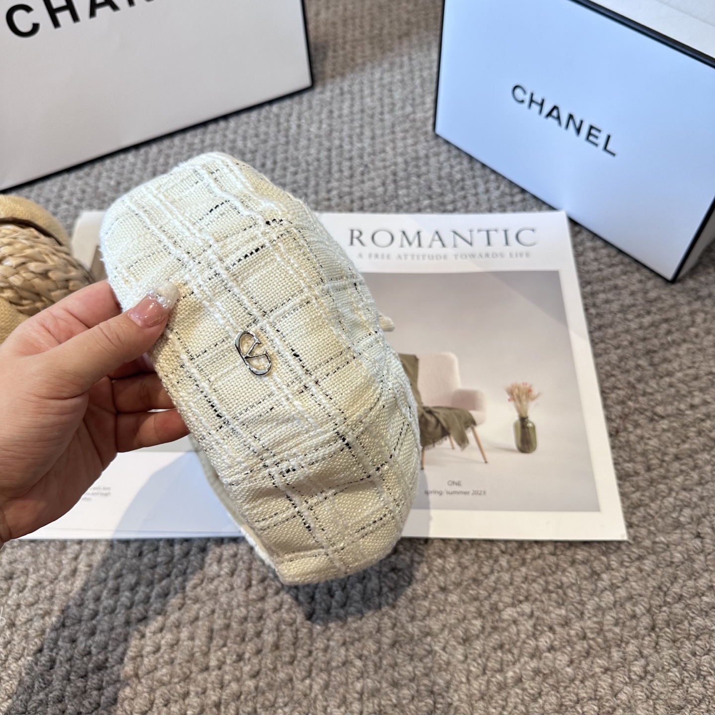 Valentino华伦天奴 简单不失优雅 简约风 新款格纹贝雷帽