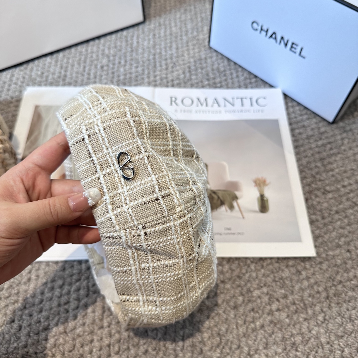 Valentino华伦天奴 简单不失优雅 简约风 新款格纹贝雷帽