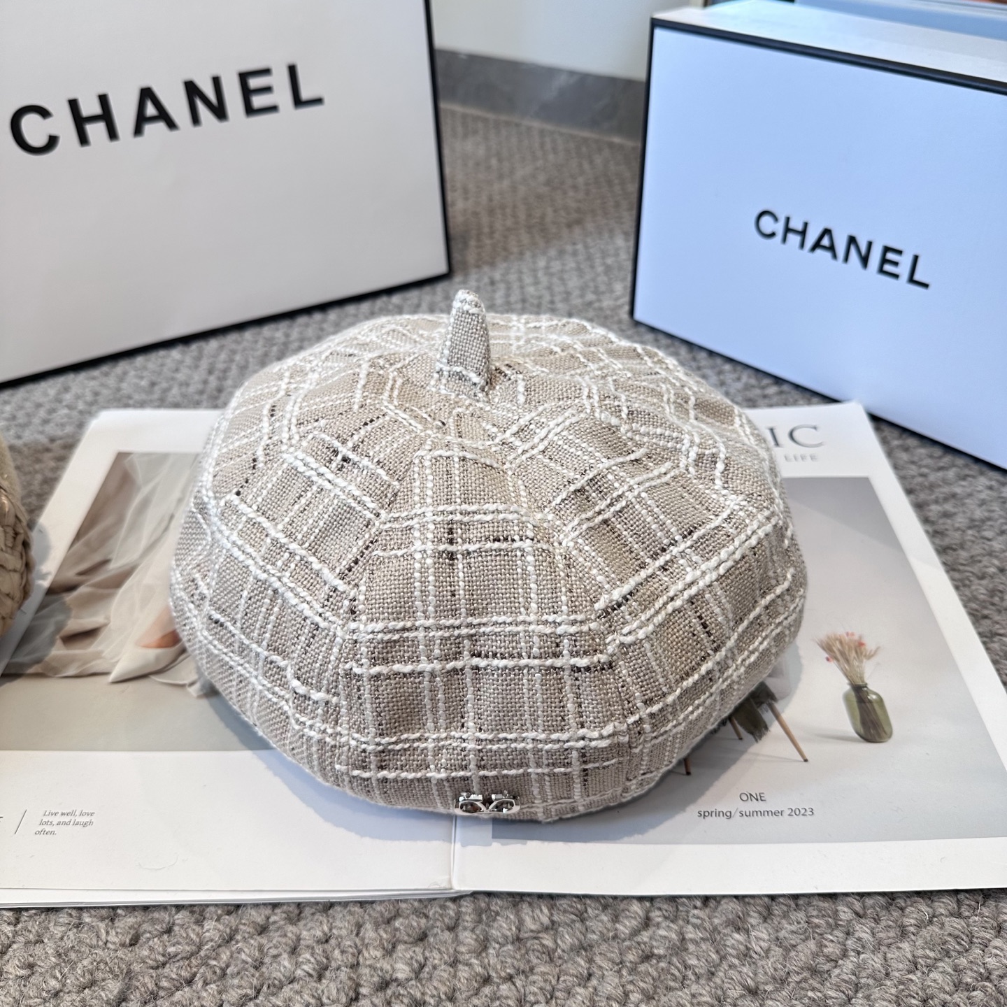 Valentino华伦天奴 简单不失优雅 简约风 新款格纹贝雷帽