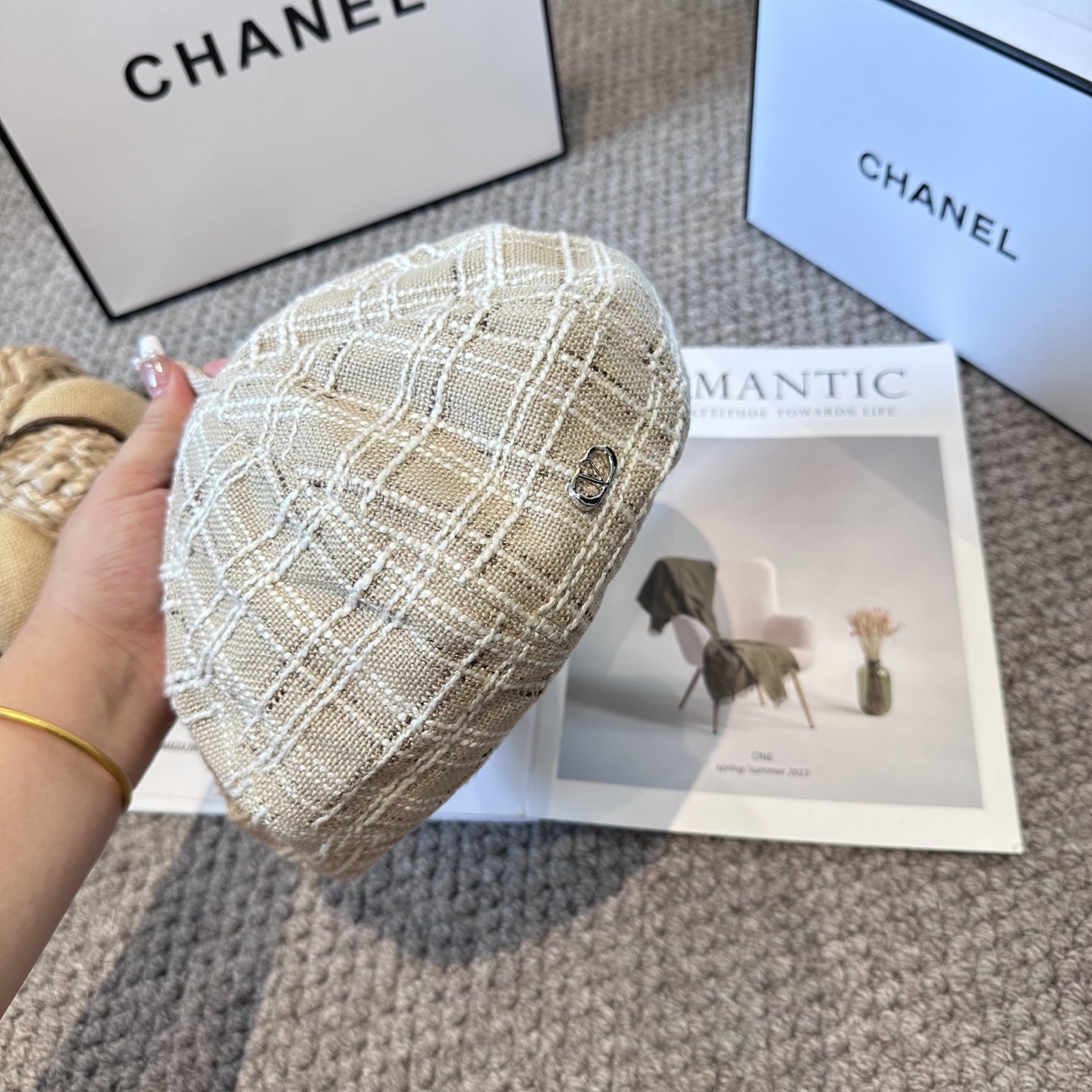 Valentino华伦天奴 简单不失优雅 简约风 新款格纹贝雷帽