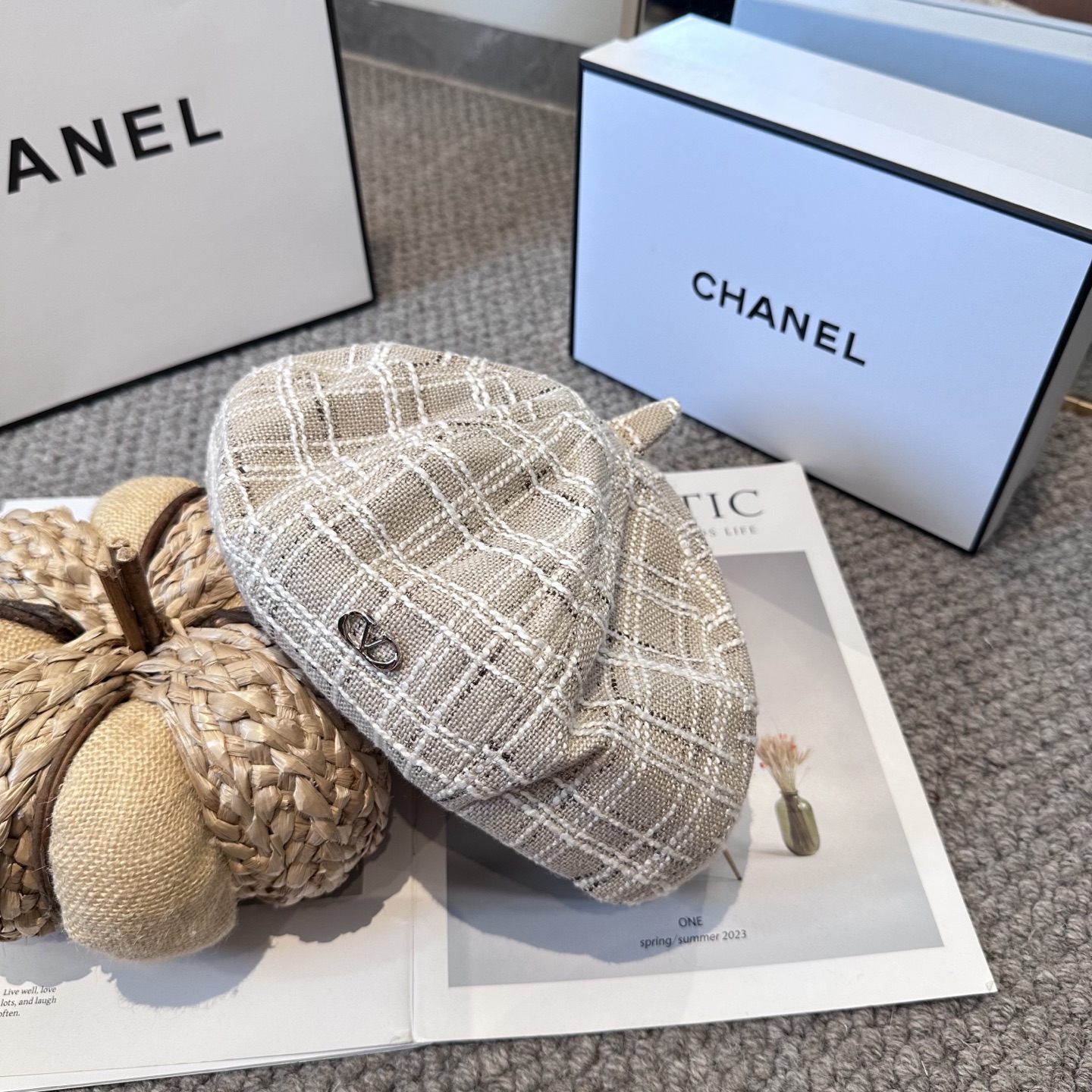 Valentino华伦天奴 简单不失优雅 简约风 新款格纹贝雷帽