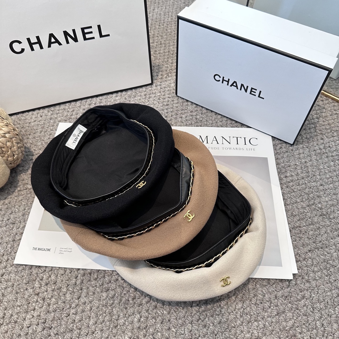 Chanel香奈儿新款链条贝雷帽，搭配精致简单小logo 小香风高级面料定制 谁看谁喜欢😘