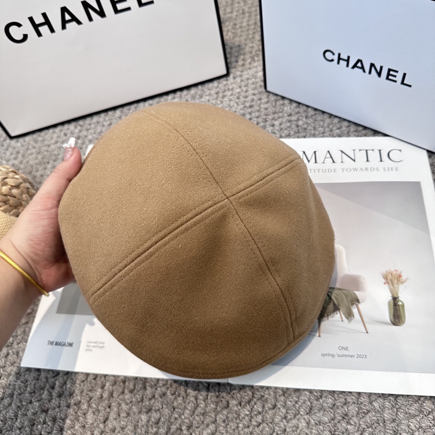 Chanel香奈儿新款链条贝雷帽，搭配精致简单小logo 小香风高级面料定制 谁看谁喜欢😘