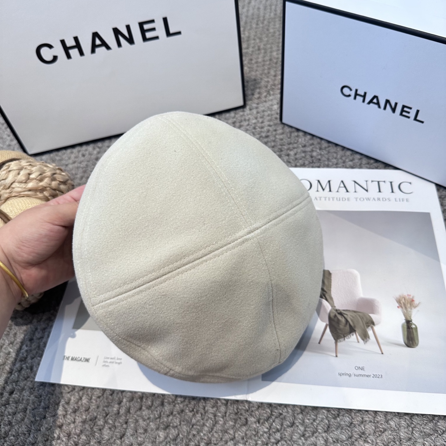 Chanel香奈儿新款链条贝雷帽，搭配精致简单小logo 小香风高级面料定制 谁看谁喜欢😘