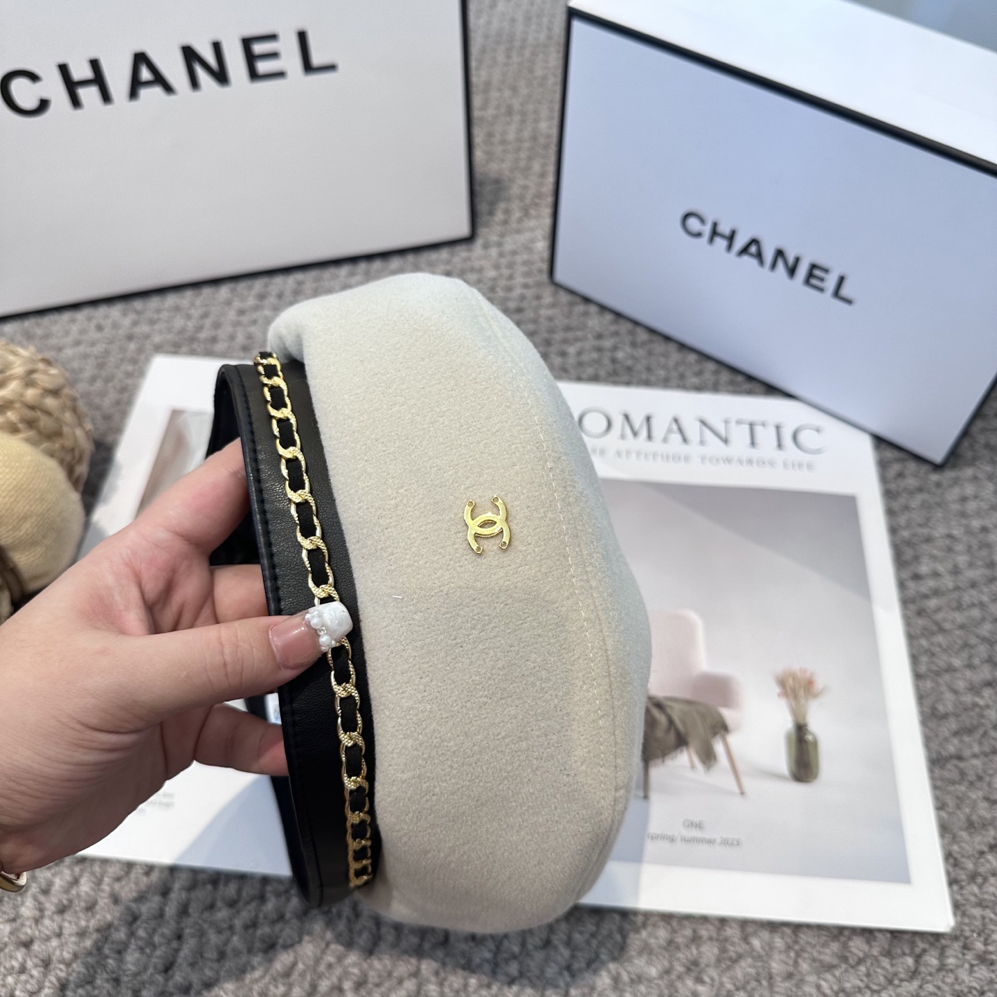 Chanel香奈儿新款链条贝雷帽，搭配精致简单小logo 小香风高级面料定制 谁看谁喜欢😘