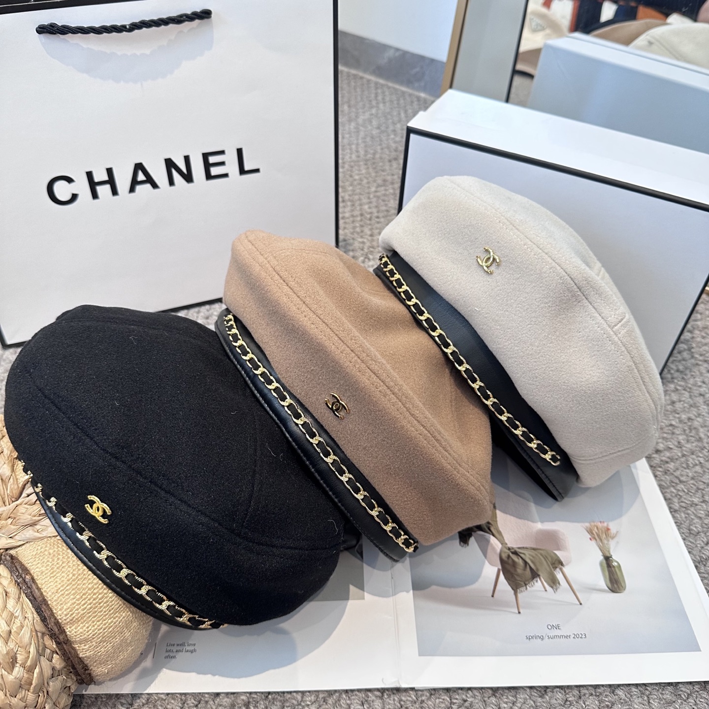 Chanel香奈儿新款链条贝雷帽，搭配精致简单小logo 小香风高级面料定制 谁看谁喜欢😘