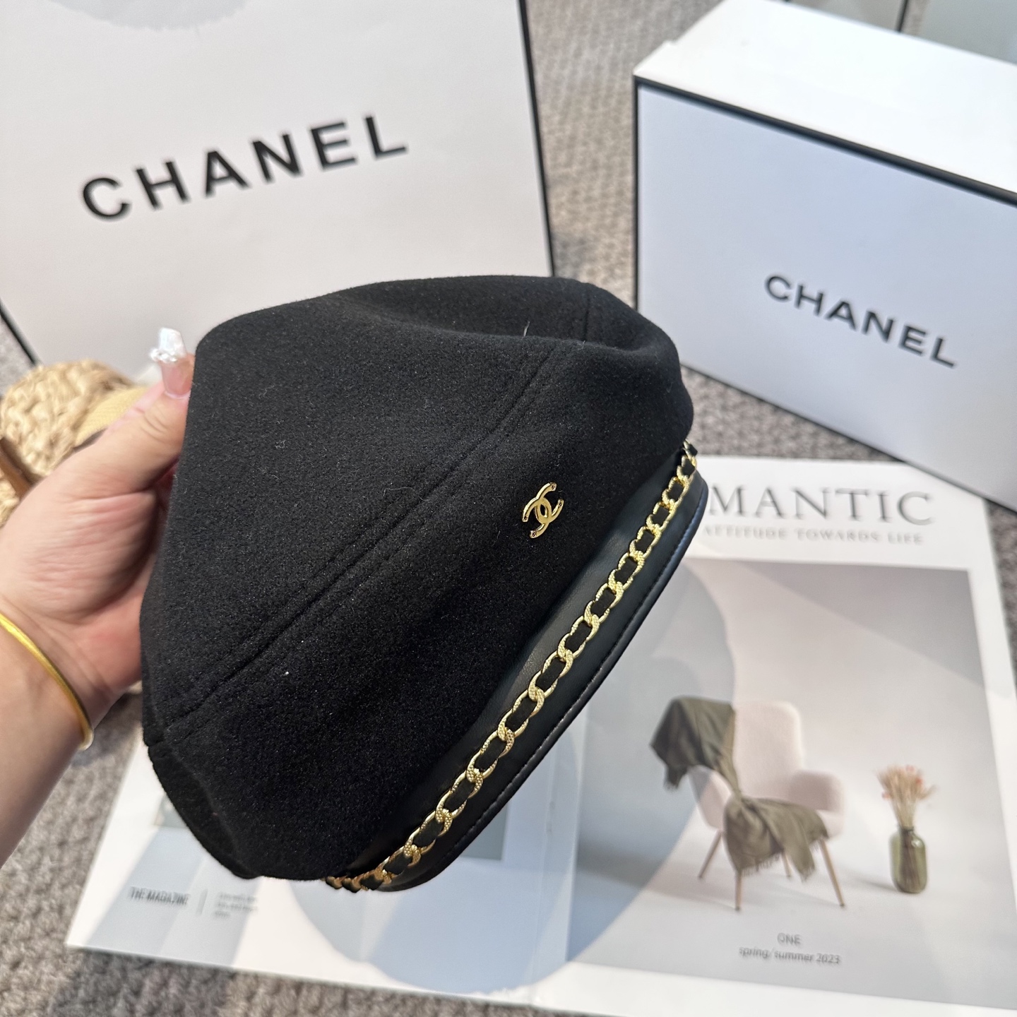 Chanel香奈儿新款链条贝雷帽，搭配精致简单小logo 小香风高级面料定制 谁看谁喜欢😘
