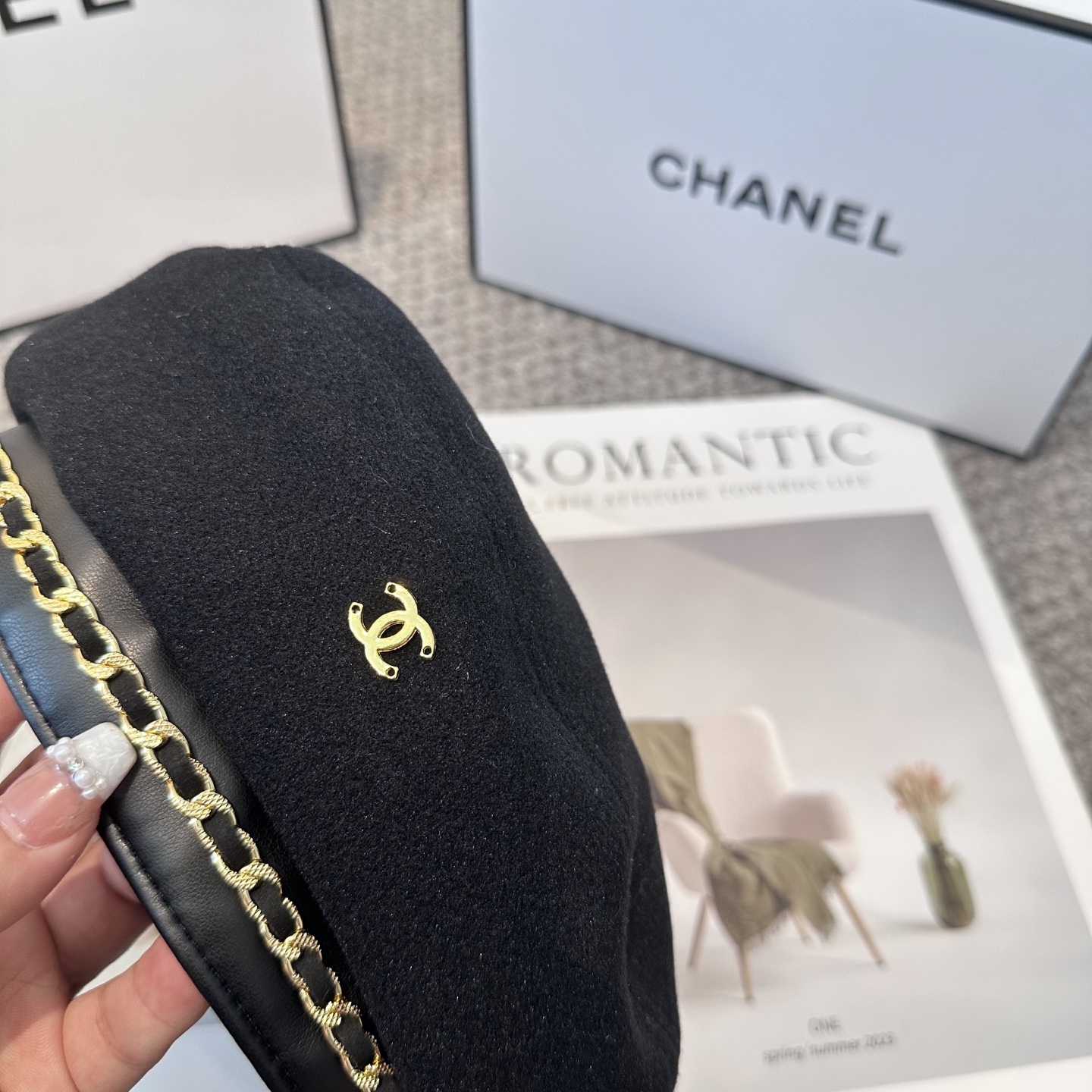 Chanel香奈儿新款链条贝雷帽，搭配精致简单小logo 小香风高级面料定制 谁看谁喜欢😘