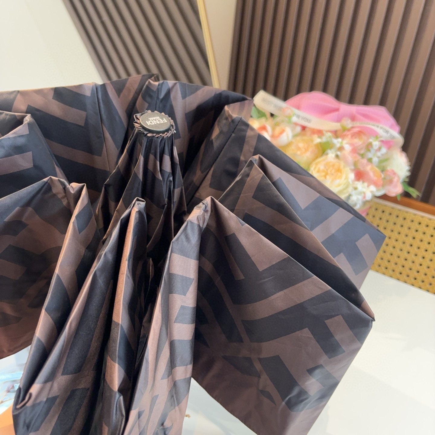  FENDI（芬迪）三折自动折叠晴雨伞 年度最新火爆单品  原单代工级品质 第一代210T碰击布防嗮拒水