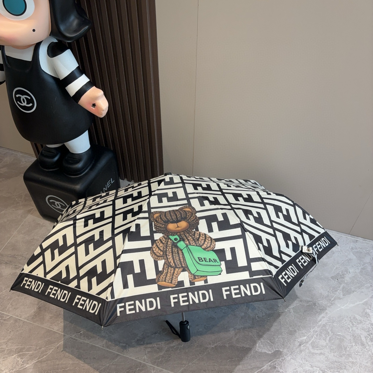  FENDI（芬迪）三折自动折叠晴雨伞 年度最新火爆单品  原单代工级品质 第一代210T碰击布防嗮拒水