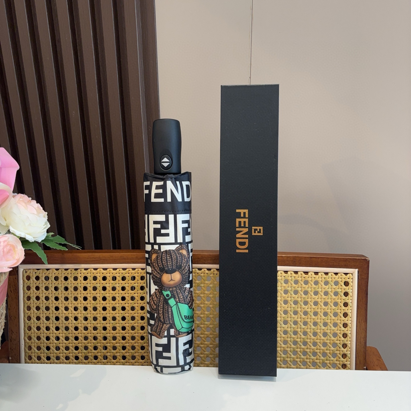  FENDI（芬迪）三折自动折叠晴雨伞 年度最新火爆单品  原单代工级品质 第一代210T碰击布防嗮拒水