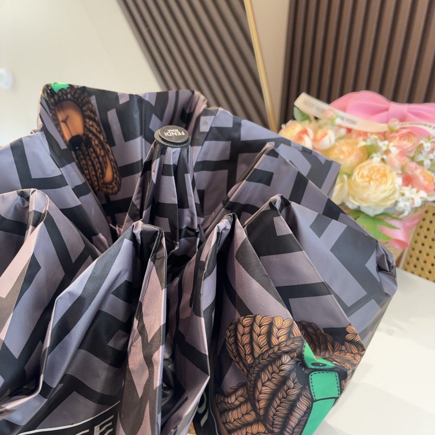  FENDI（芬迪）三折自动折叠晴雨伞 年度最新火爆单品  原单代工级品质 第一代210T碰击布防嗮拒水