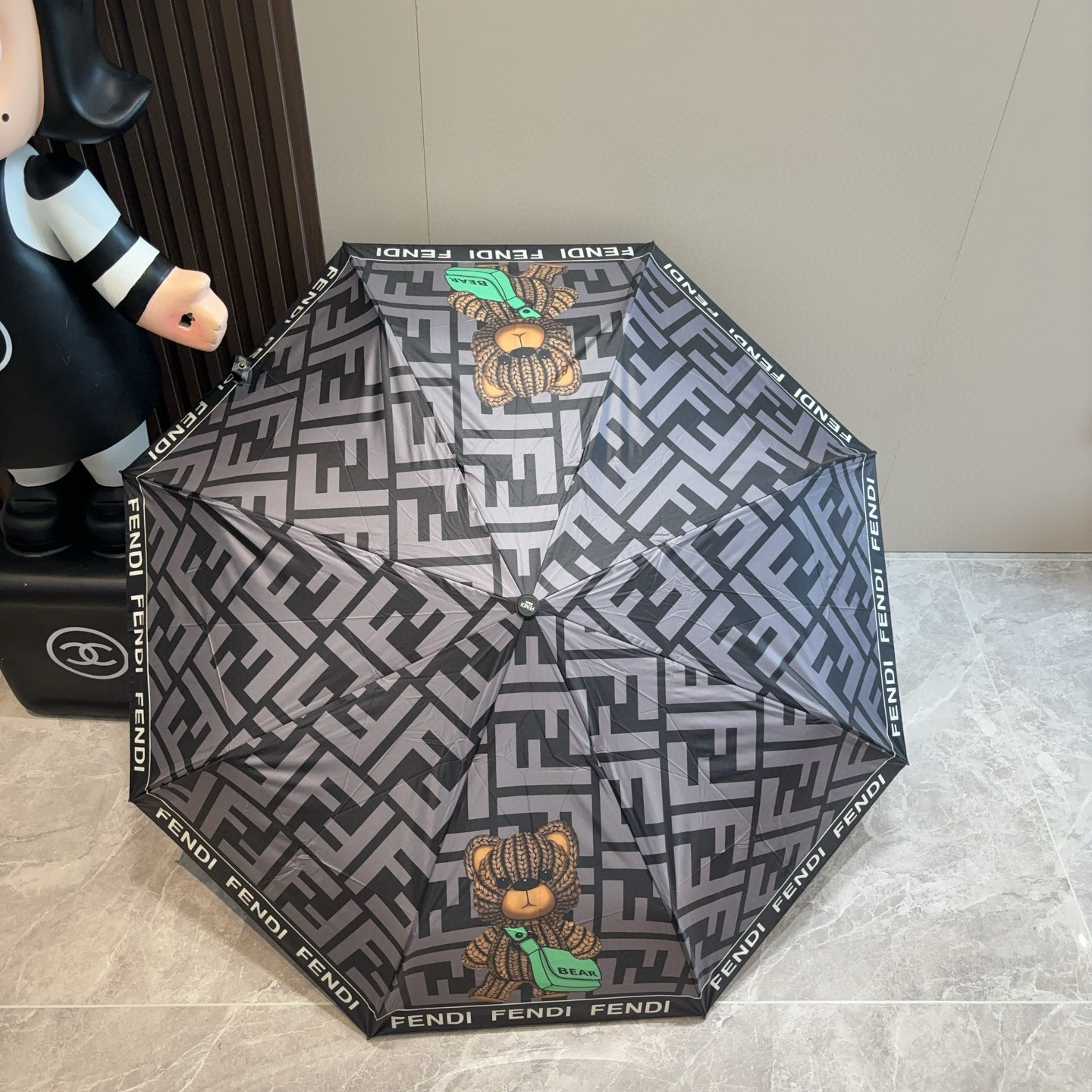  FENDI（芬迪）三折自动折叠晴雨伞 年度最新火爆单品  原单代工级品质 第一代210T碰击布防嗮拒水