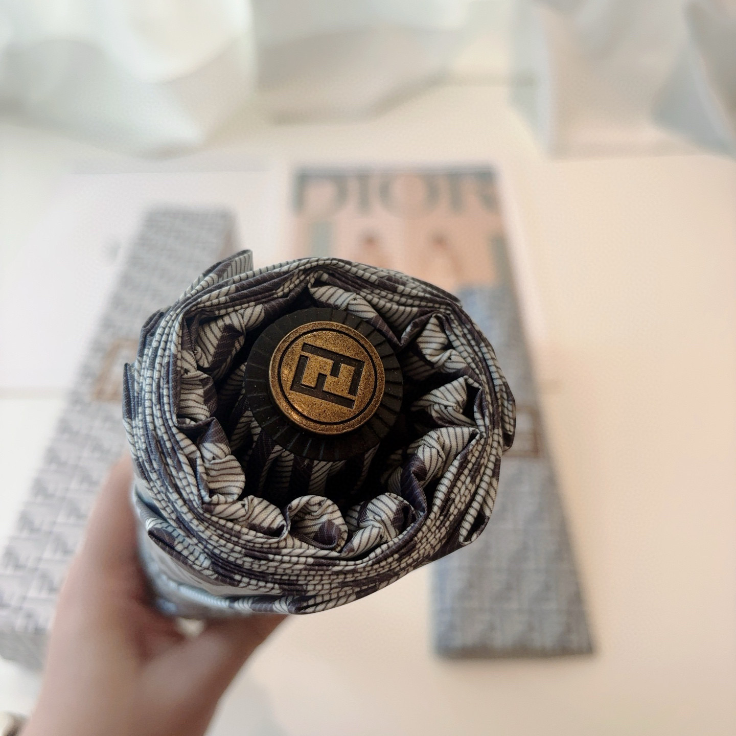 FENDI（芬迪）三折自动折叠晴雨伞 年度最新火爆单品  原单代工级品质 第一代210T碰击布防嗮拒水