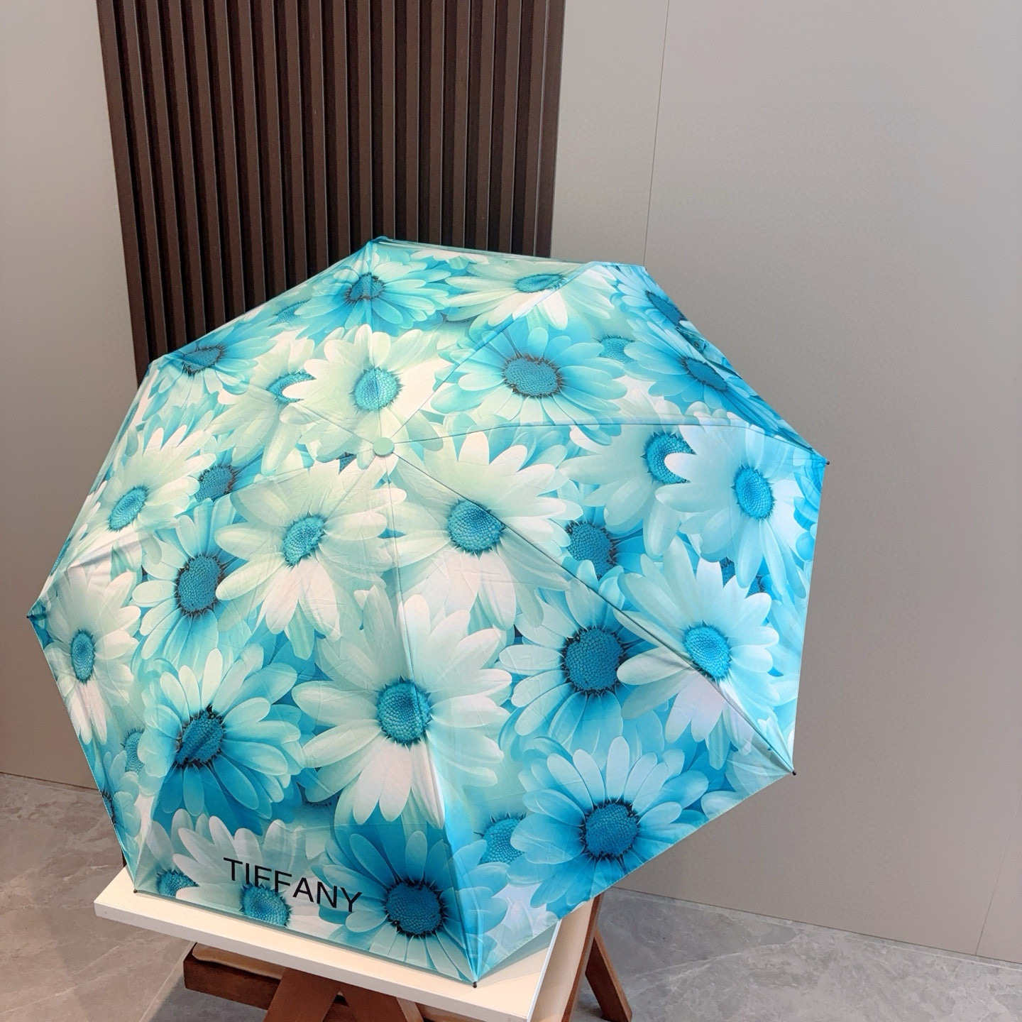 Tiffany蒂芙尼  五折手开折叠晴雨伞 新款火爆来袭 夏日里的小清新 高效阻隔紫外线涂层 有伞随行