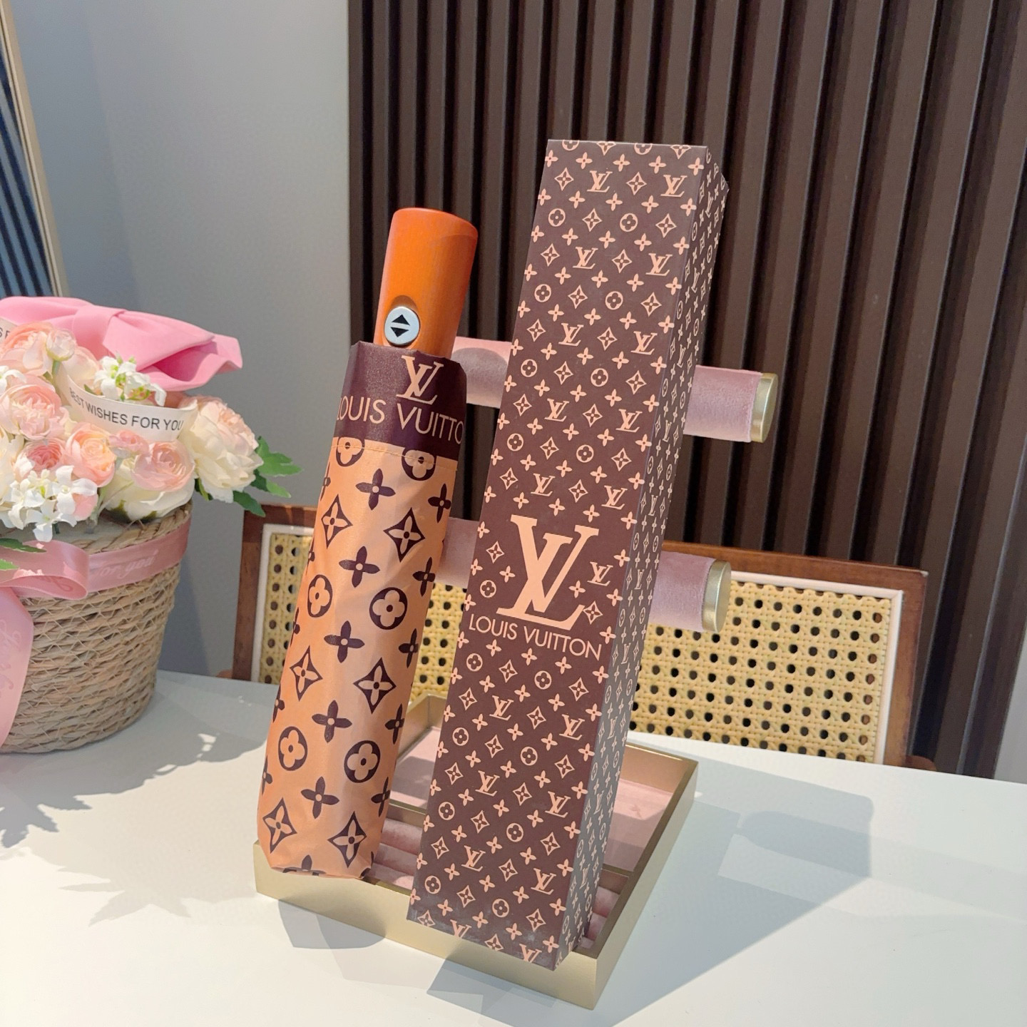  LOUIS VUITTON （路易威登）2025新款 经典字母 三折自动折叠晴雨伞 新涂层技术深色伞面