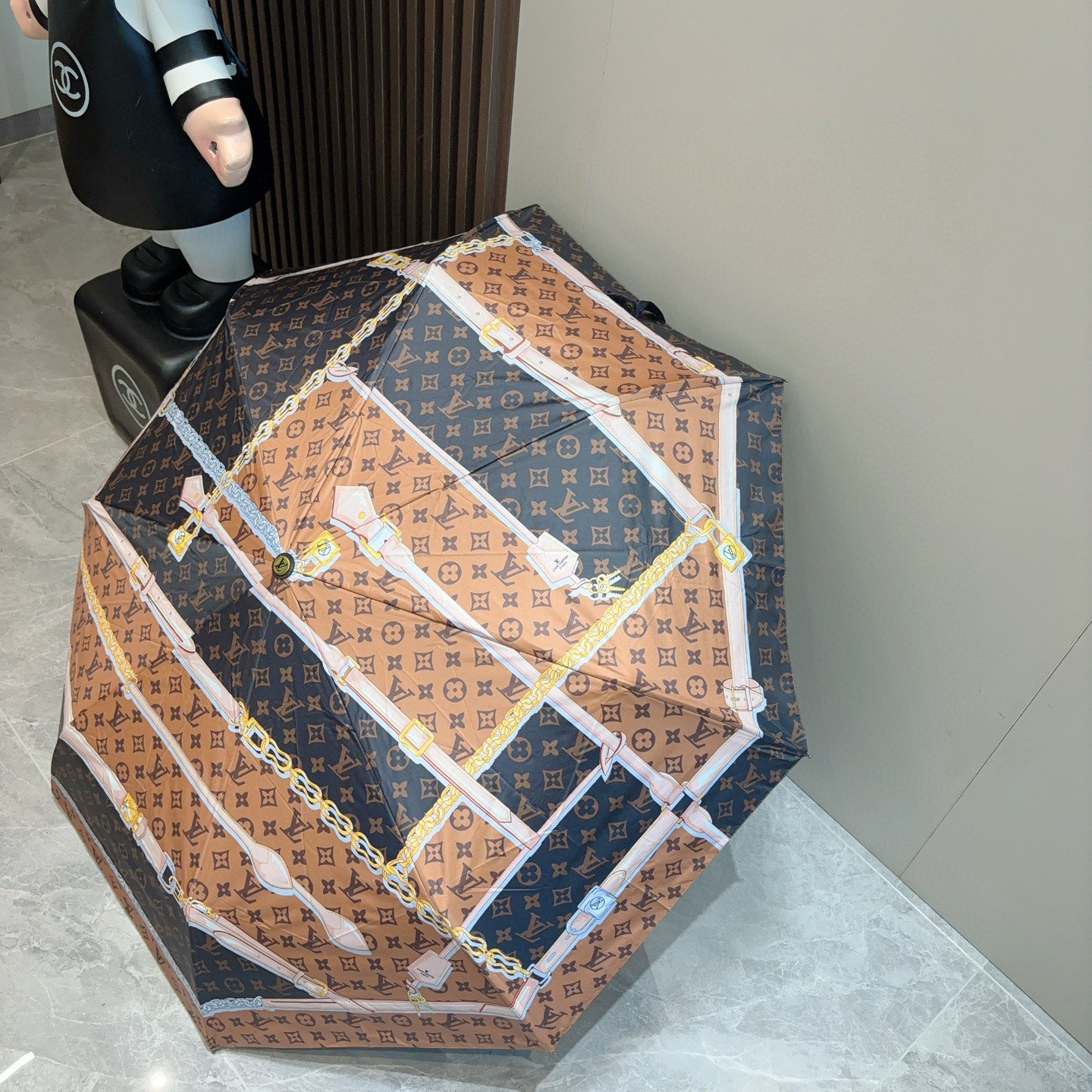  LOUIS VUITTON （路易威登）2025新款 经典字母 三折自动折叠晴雨伞 新涂层技术深色伞面