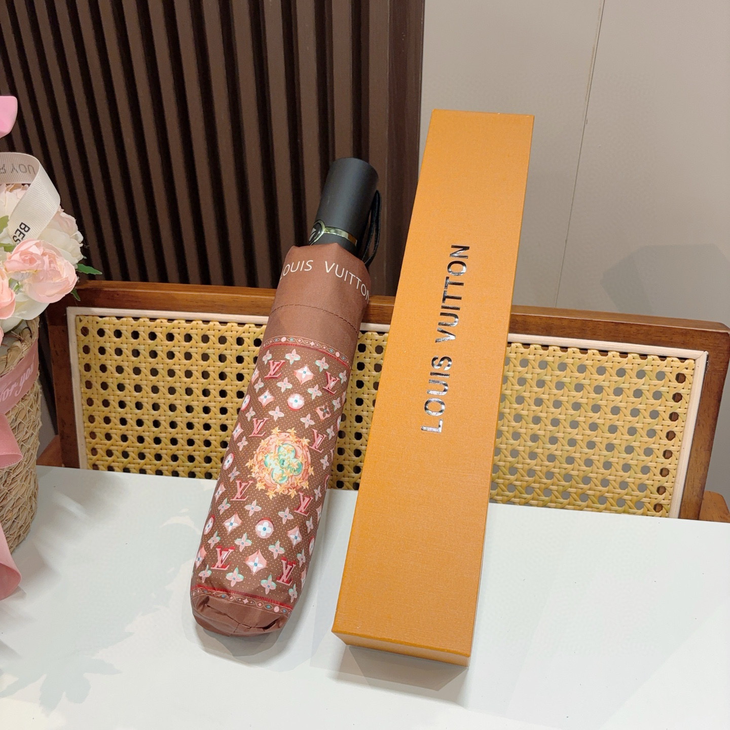  LOUIS VUITTON （路易威登）2025新款 经典字母 三折自动折叠晴雨伞 新涂层技术深色伞面
