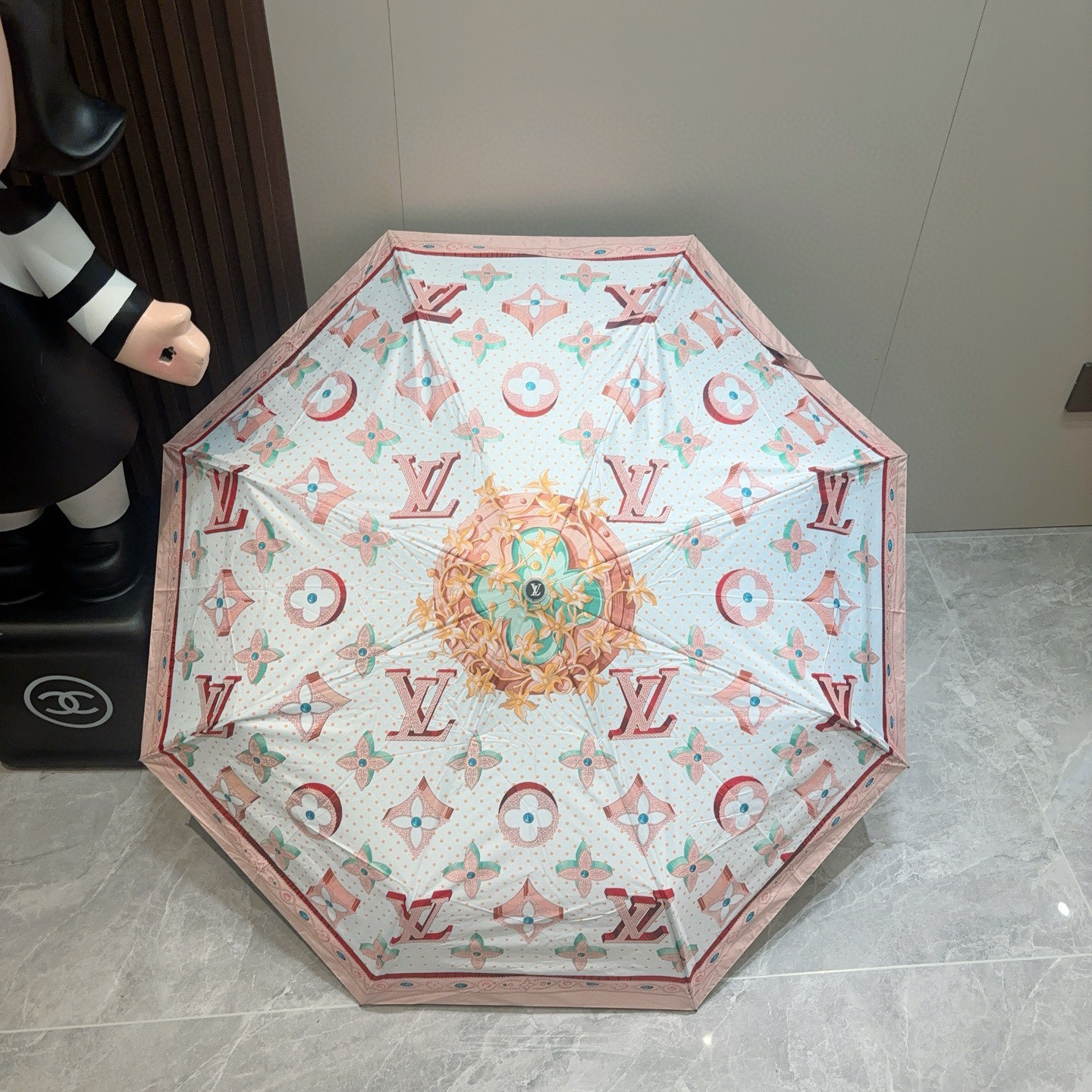  LOUIS VUITTON （路易威登）2025新款 经典字母 三折自动折叠晴雨伞 新涂层技术深色伞面