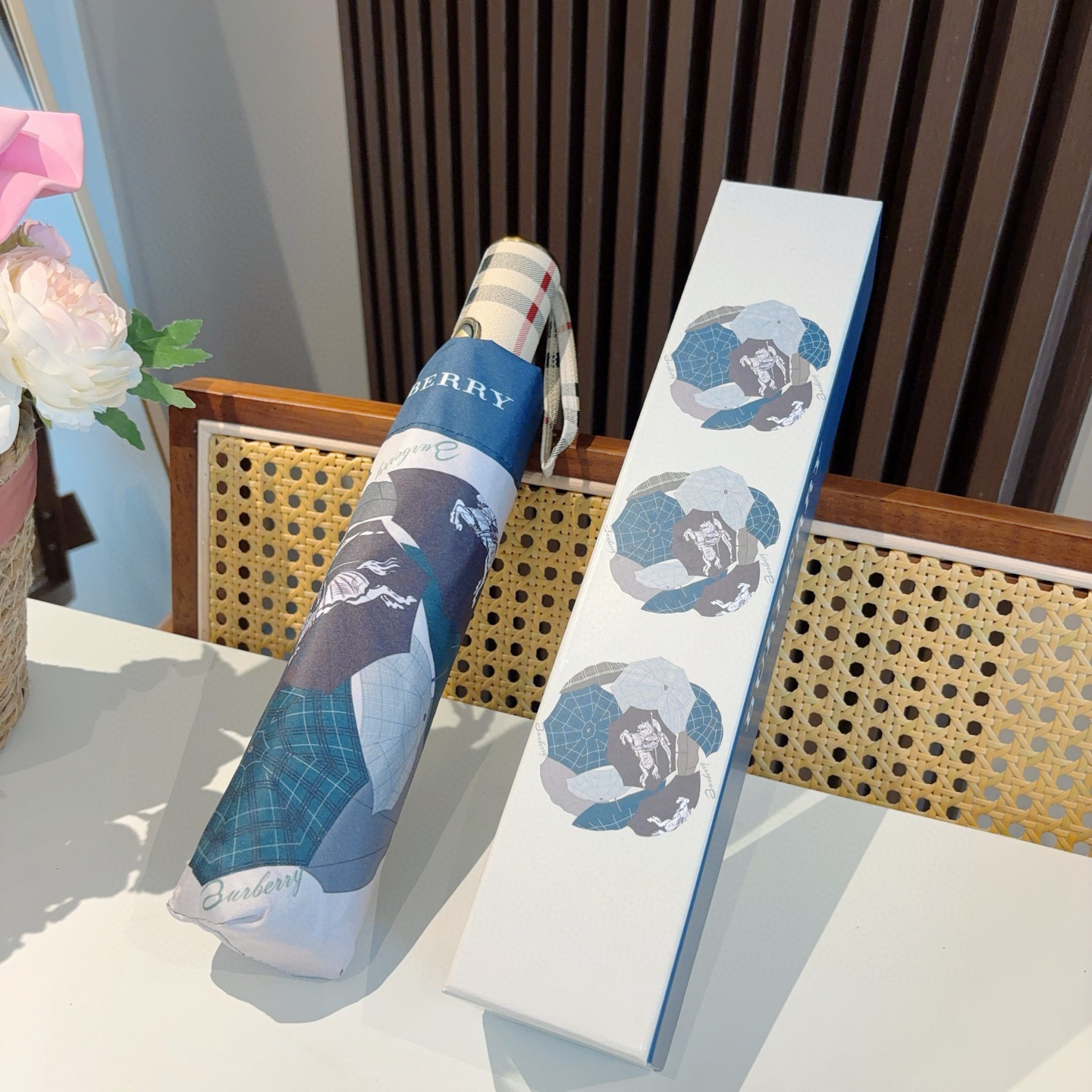  BURBERRY（巴宝莉） 三折自动折叠晴雨伞 年度巅峰之作 经典 高雅 时髦 这就是被称为英国BUR