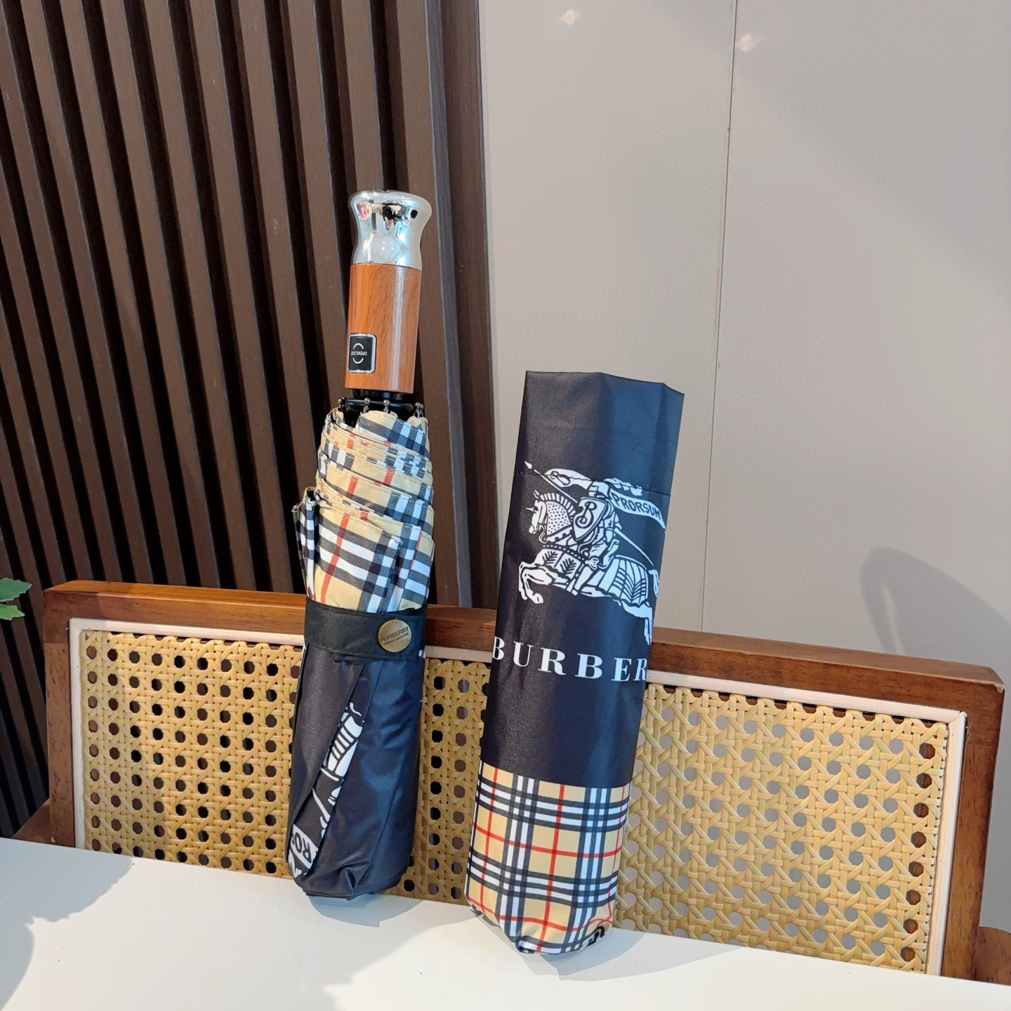  BURBERRY（巴宝莉） 三折自动折叠晴雨伞 年度巅峰之作 经典 高雅 时髦 这就是被称为英国BUR