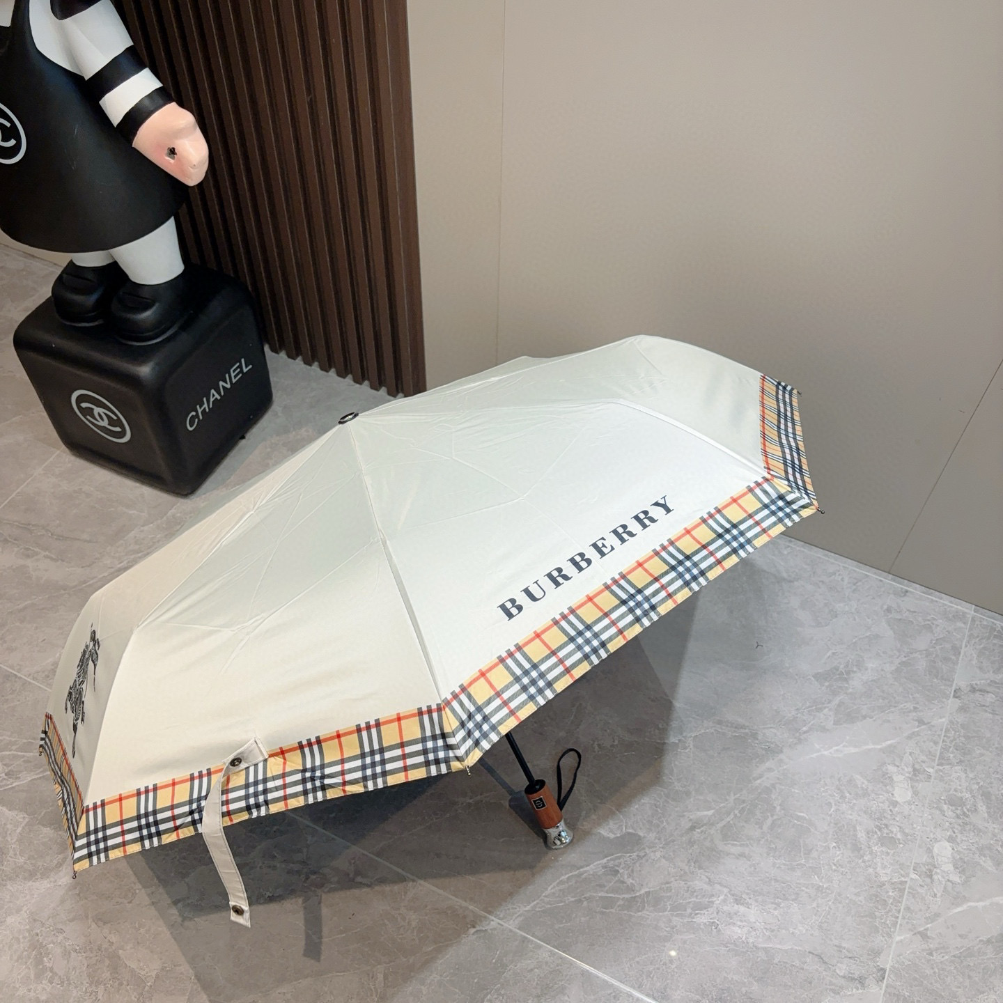  BURBERRY（巴宝莉） 三折自动折叠晴雨伞 年度巅峰之作 经典 高雅 时髦 这就是被称为英国BUR