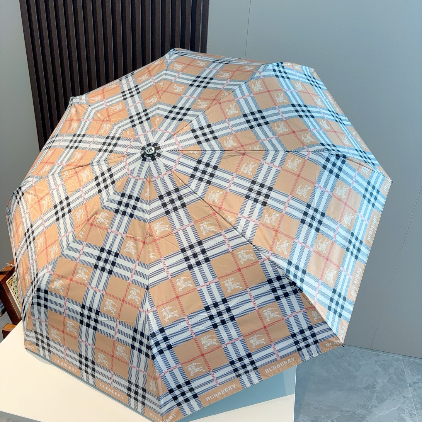  BURBERRY（巴宝莉） 三折自动折叠晴雨伞 年度巅峰之作 经典 高雅 时髦 这就是被称为英国BUR
