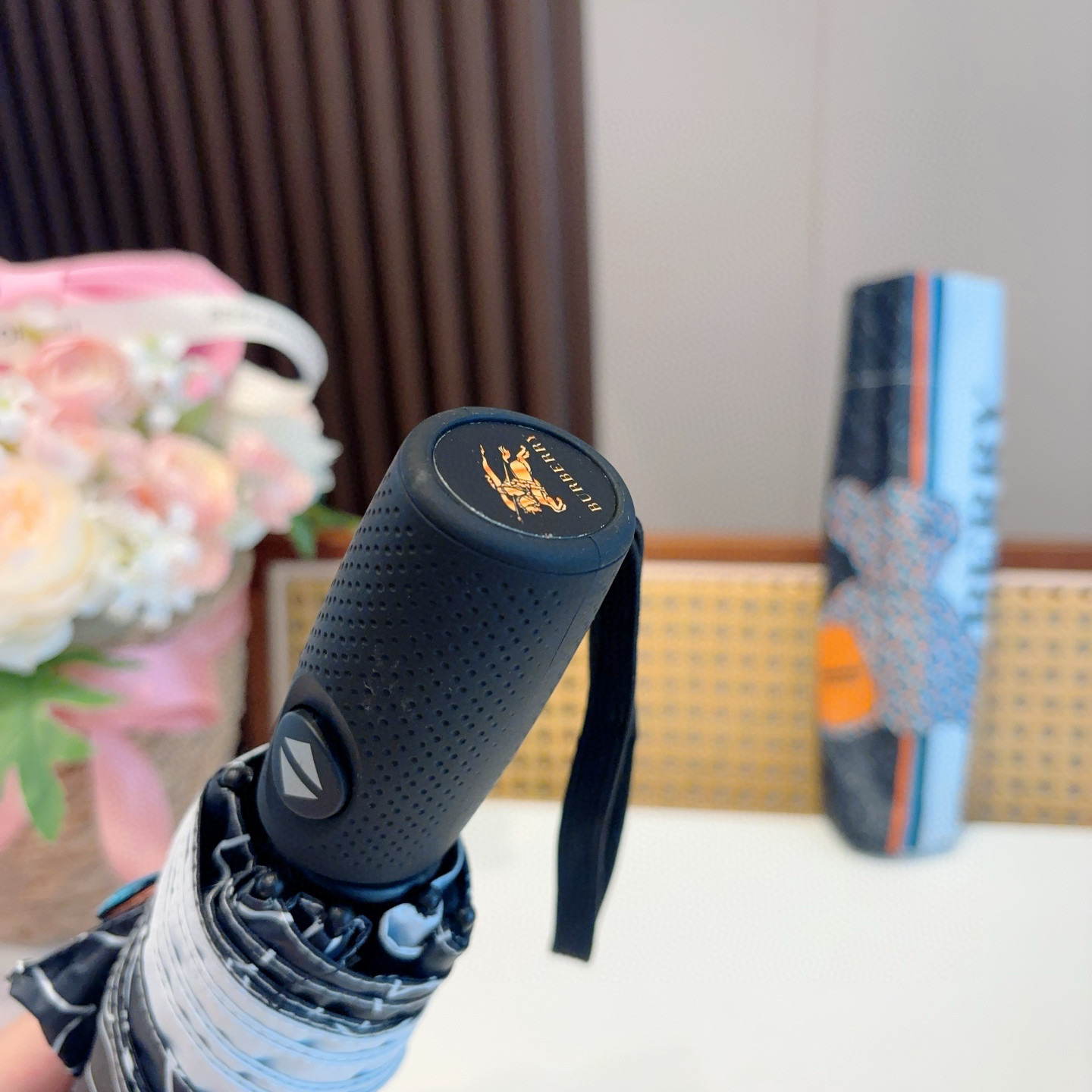  BURBERRY（巴宝莉） 三折自动折叠晴雨伞 年度巅峰之作 经典 高雅 时髦 这就是被称为英国BUR