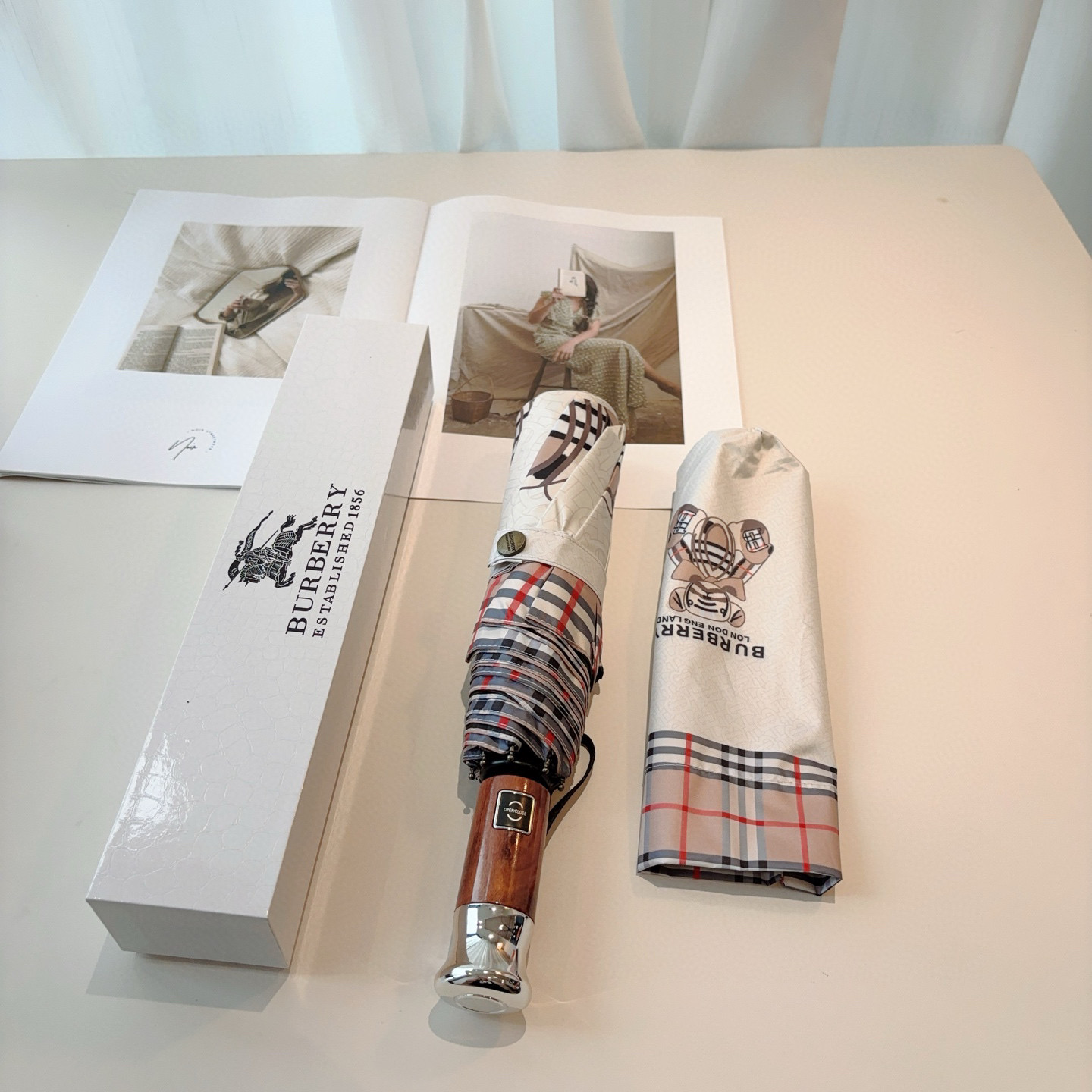  BURBERRY（巴宝莉） 三折自动折叠晴雨伞 年度巅峰之作 经典 高雅 时髦 这就是被称为英国BUR