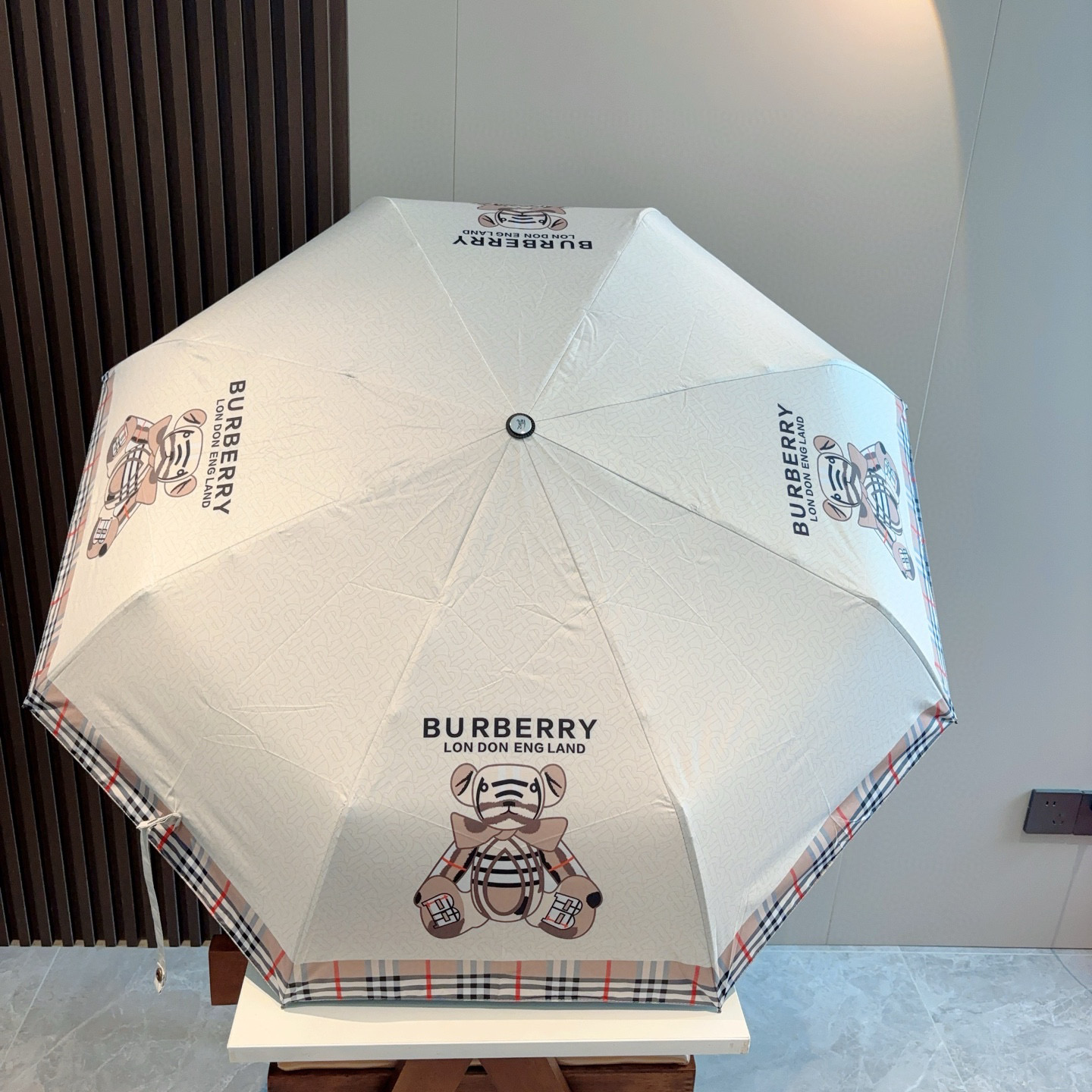  BURBERRY（巴宝莉） 三折自动折叠晴雨伞 年度巅峰之作 经典 高雅 时髦 这就是被称为英国BUR