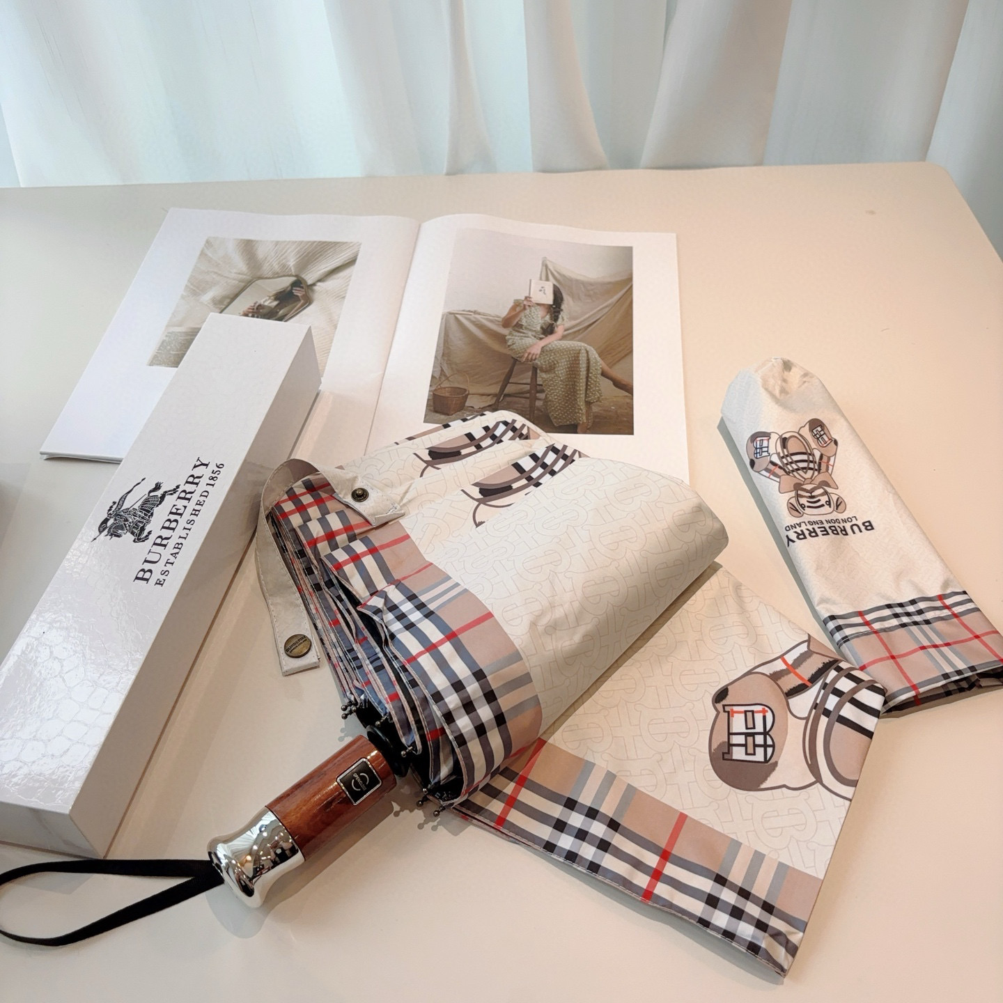  BURBERRY（巴宝莉） 三折自动折叠晴雨伞 年度巅峰之作 经典 高雅 时髦 这就是被称为英国BUR
