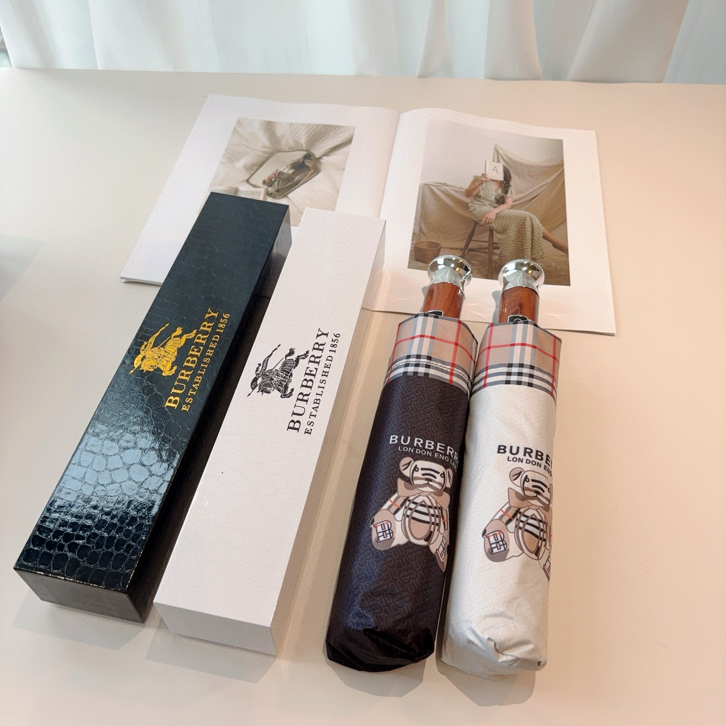  BURBERRY（巴宝莉） 三折自动折叠晴雨伞 年度巅峰之作 经典 高雅 时髦 这就是被称为英国BUR