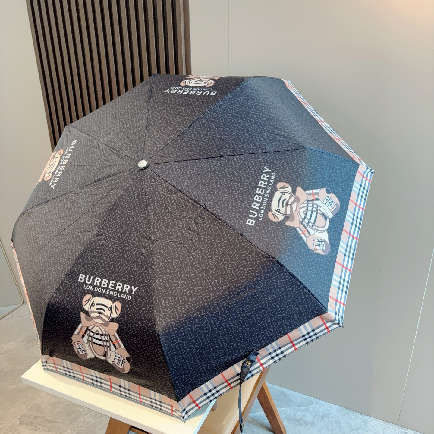  BURBERRY（巴宝莉） 三折自动折叠晴雨伞 年度巅峰之作 经典 高雅 时髦 这就是被称为英国BUR