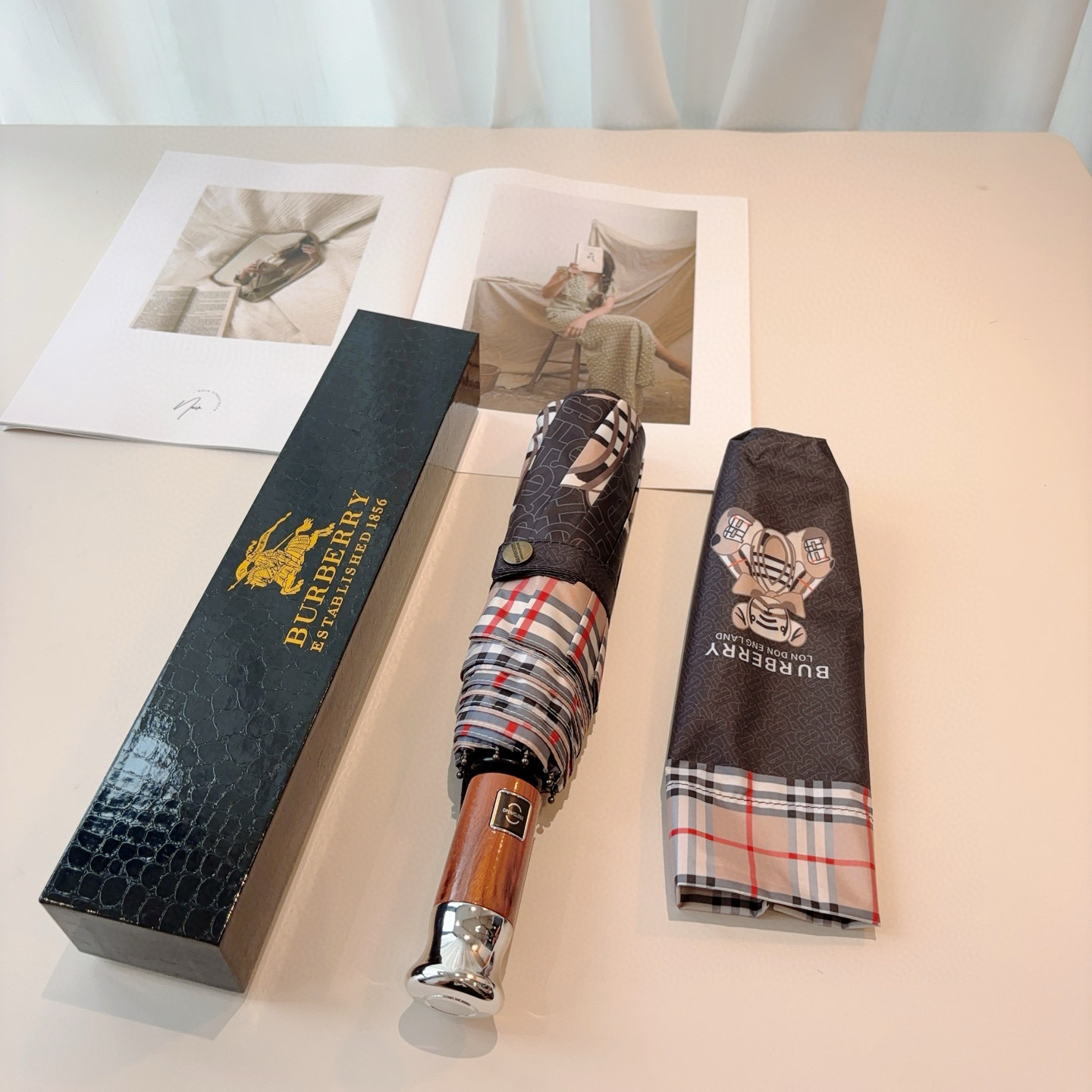  BURBERRY（巴宝莉） 三折自动折叠晴雨伞 年度巅峰之作 经典 高雅 时髦 这就是被称为英国BUR